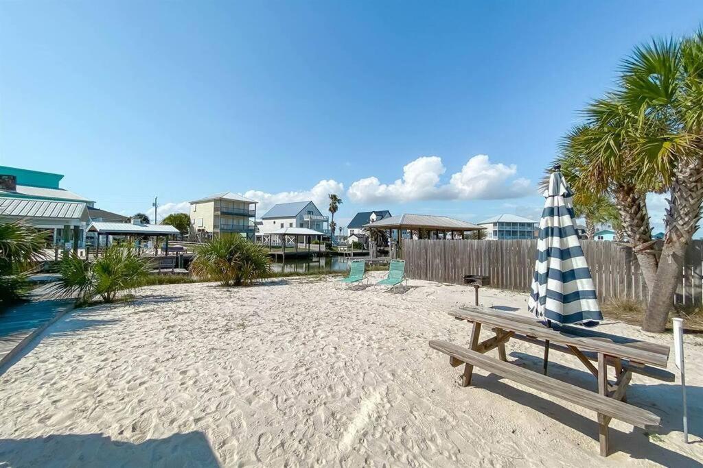 Family Getaway! Blue Bungalow w Pool! 4min Walk to Beach! view 3