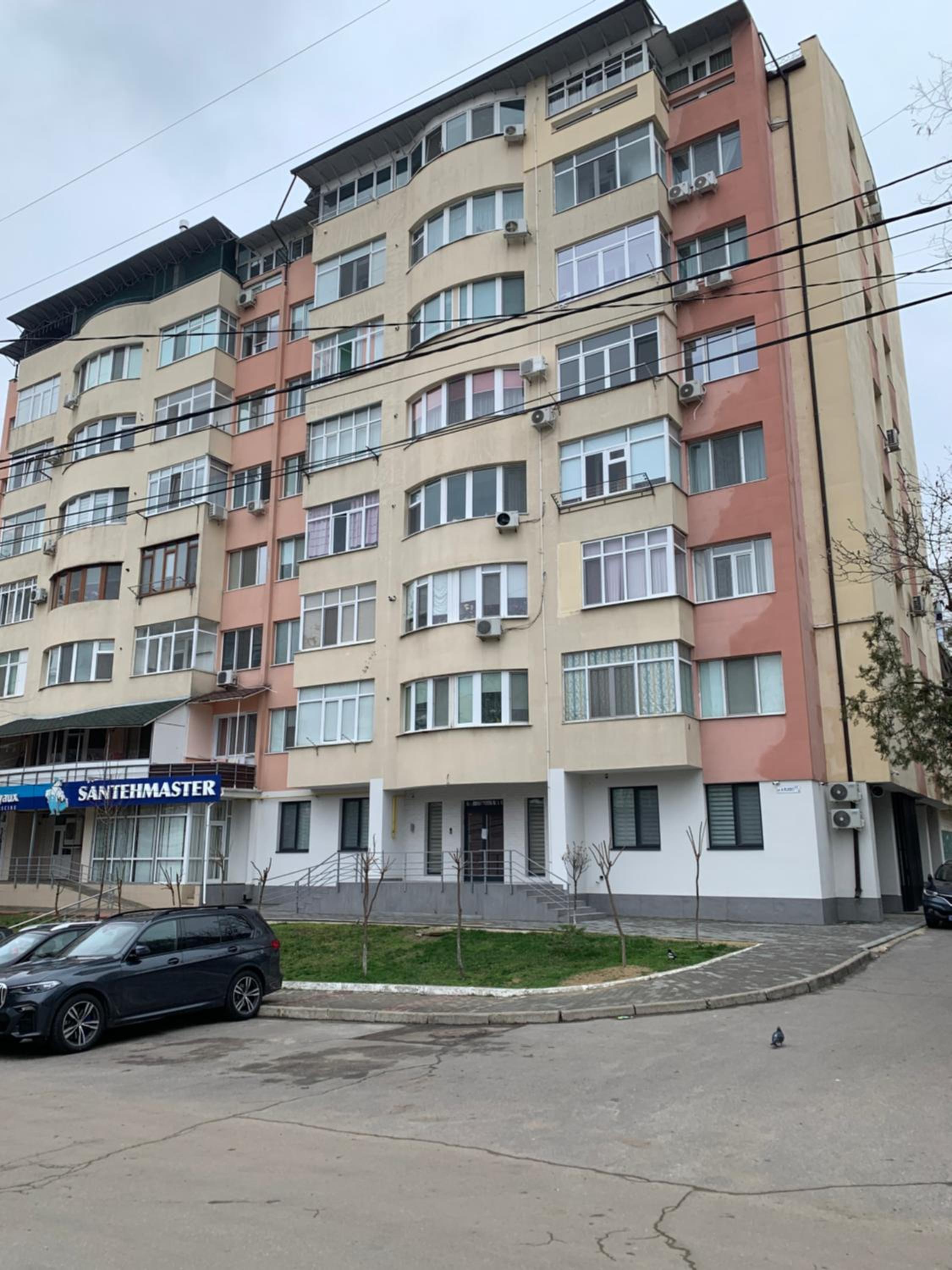 Bedroom + Living Large Apartment 75m2 view 2