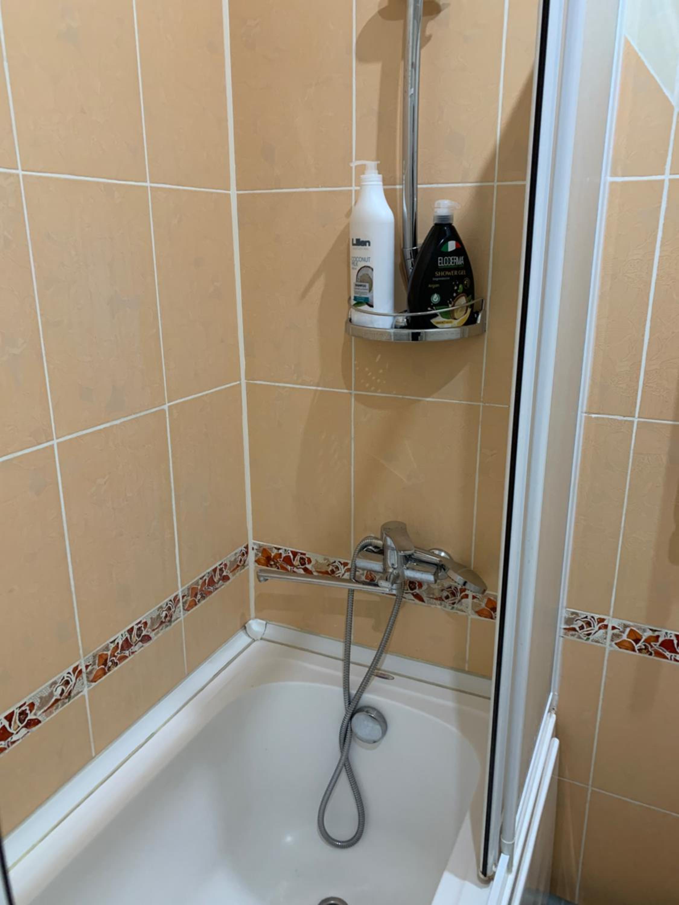 Bedroom + Living Large Apartment 75m2 view 3