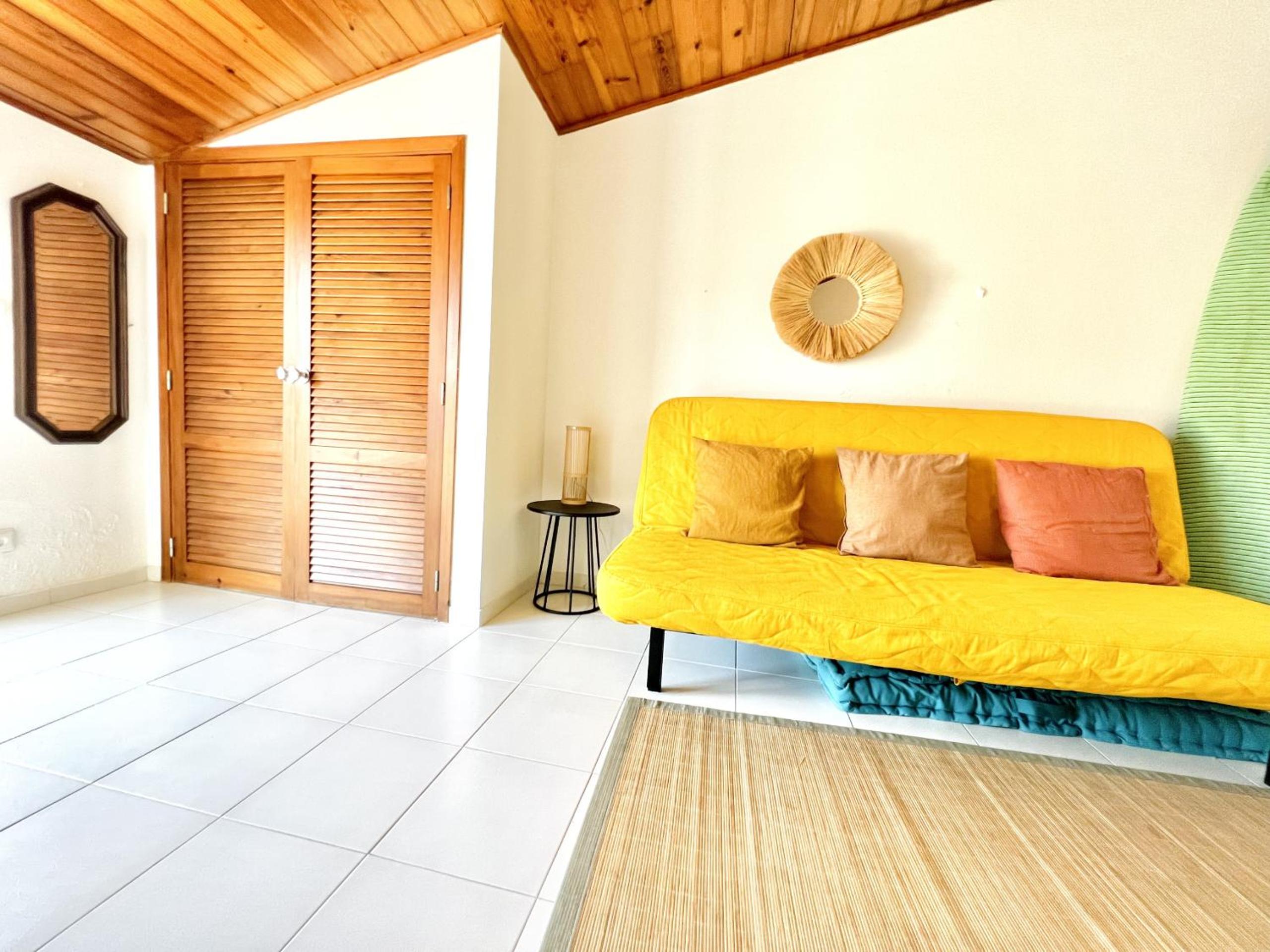 Brisa do mar en Costa da Caparica — hotel room