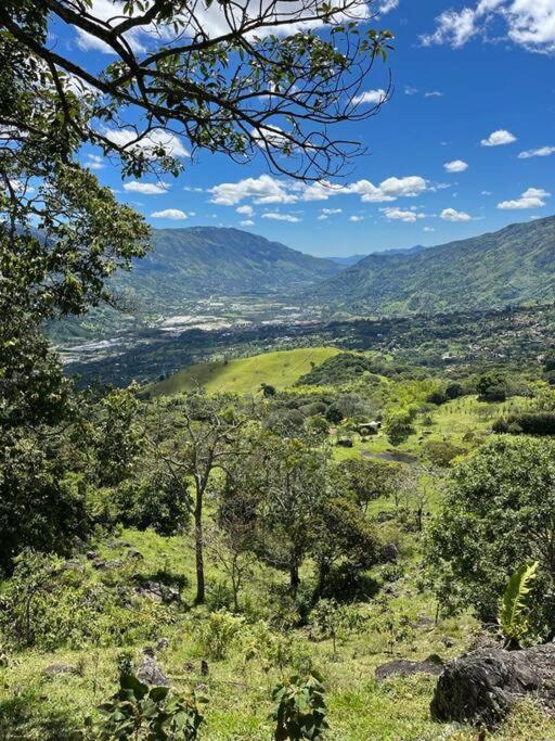 Casa Nutabe - Casa de Campo en Girardota cerca a Medellín