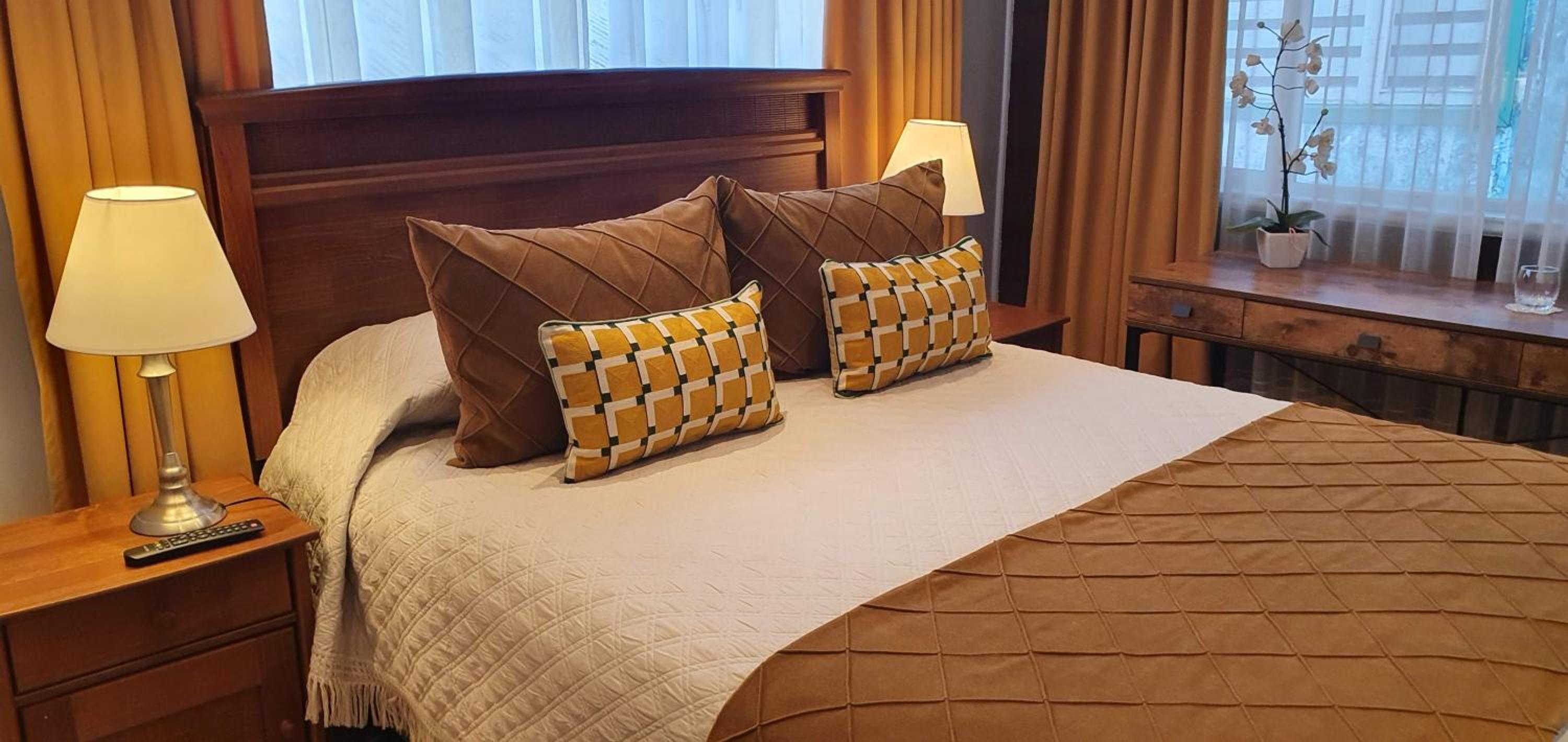 Hotel Puerta del Lago - Image 1