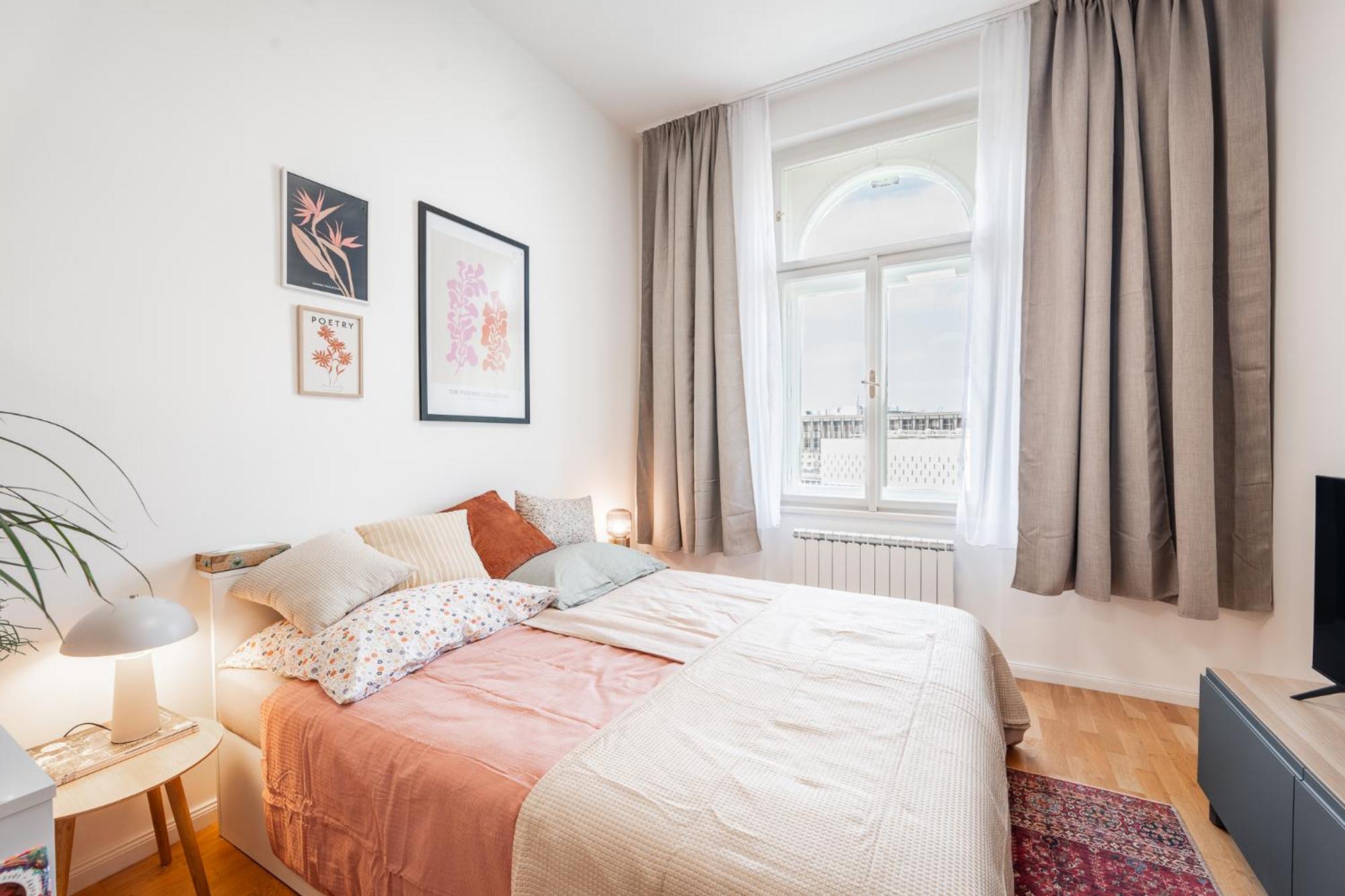 Charming Apartment in Spain St