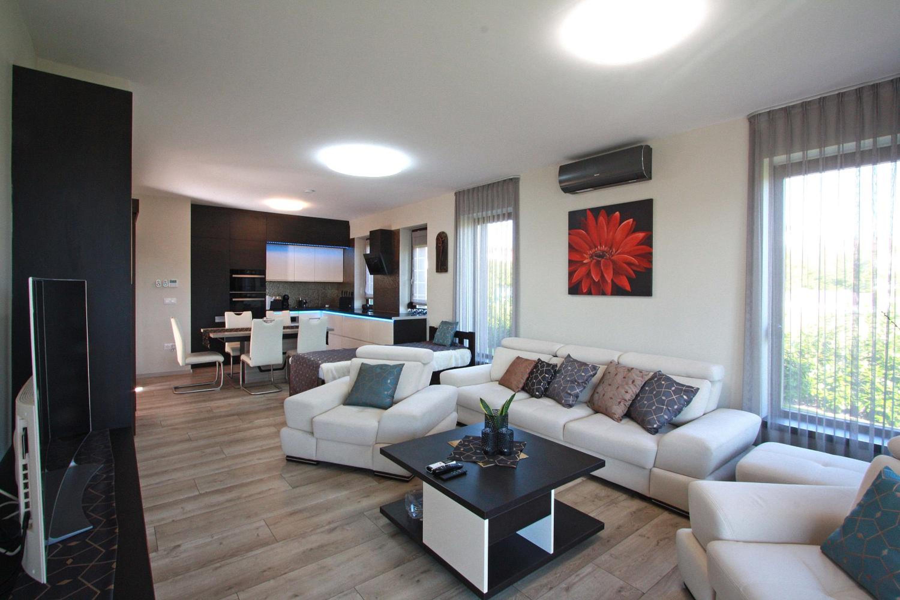Paloznak Lux Apartmanház view 2