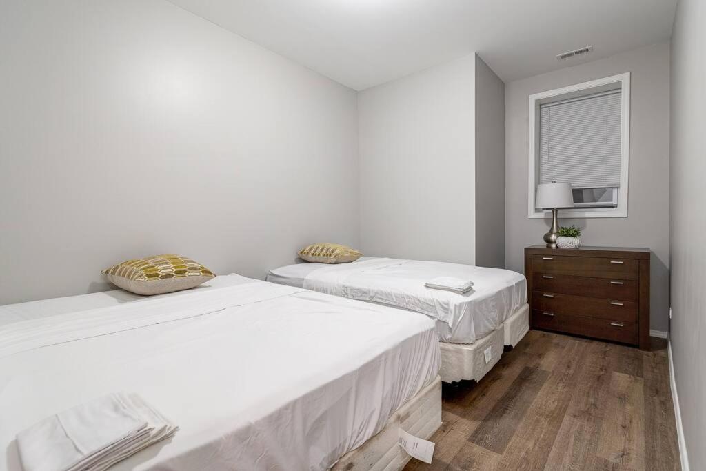 Suite 1 on Southport 4 Queen Beds photo 3