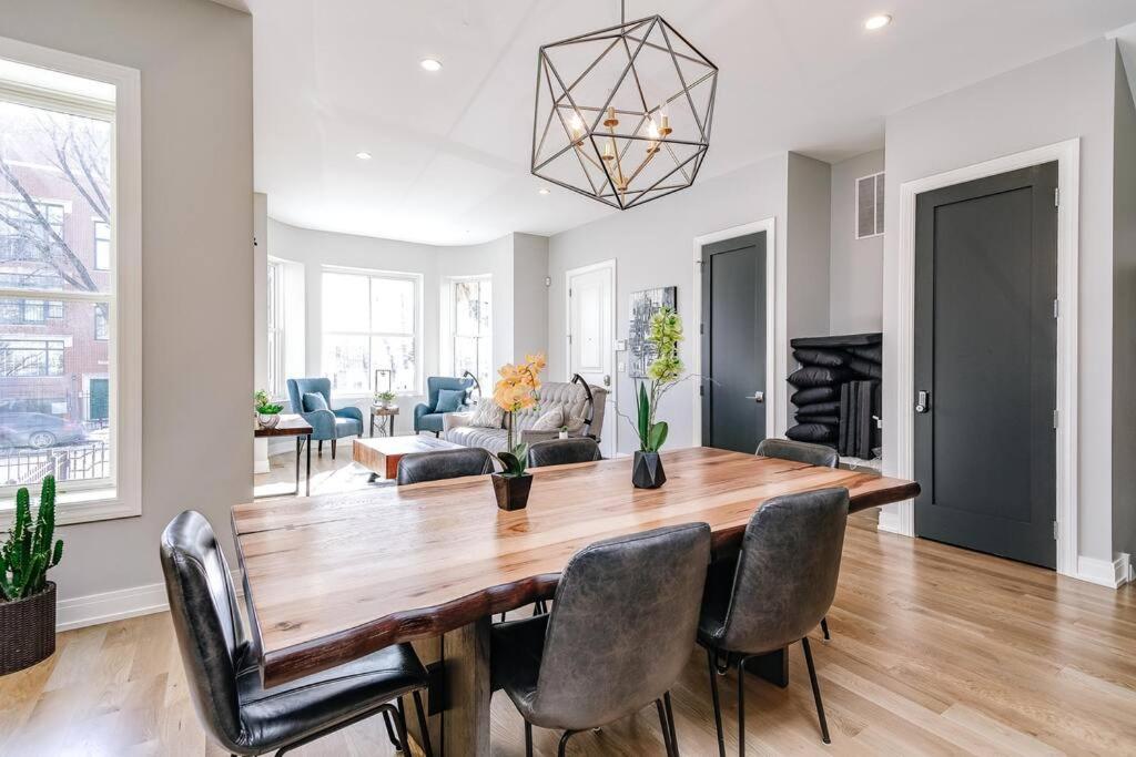 Immaculate Brand New Condo Downtown — Chicago