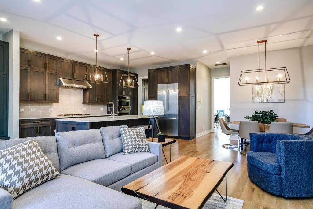 Immaculate Brand New Condo Downtown photo 5