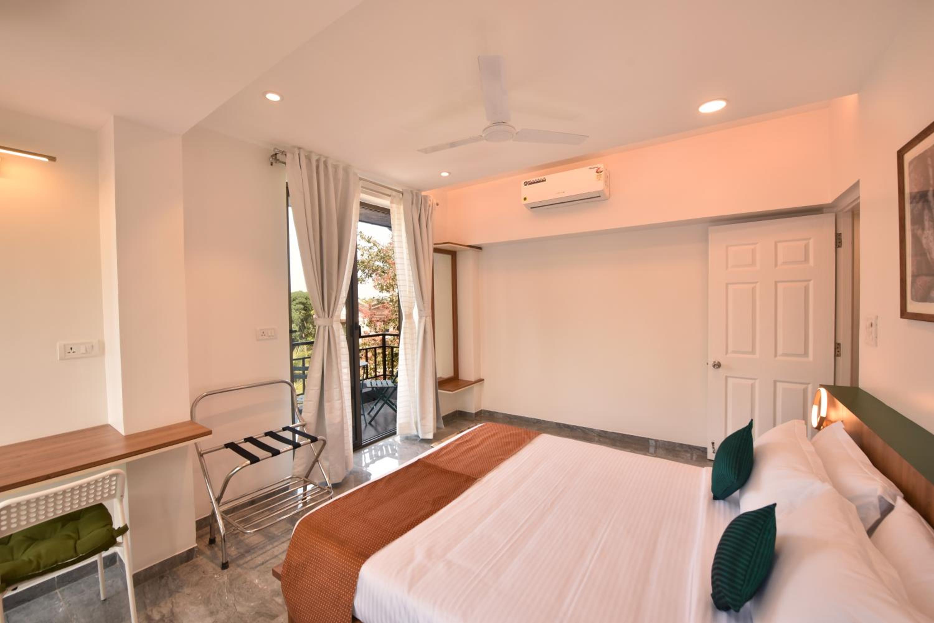 Lembranca Studios & Suites Near Famous FLOATING CASINOS of Goa