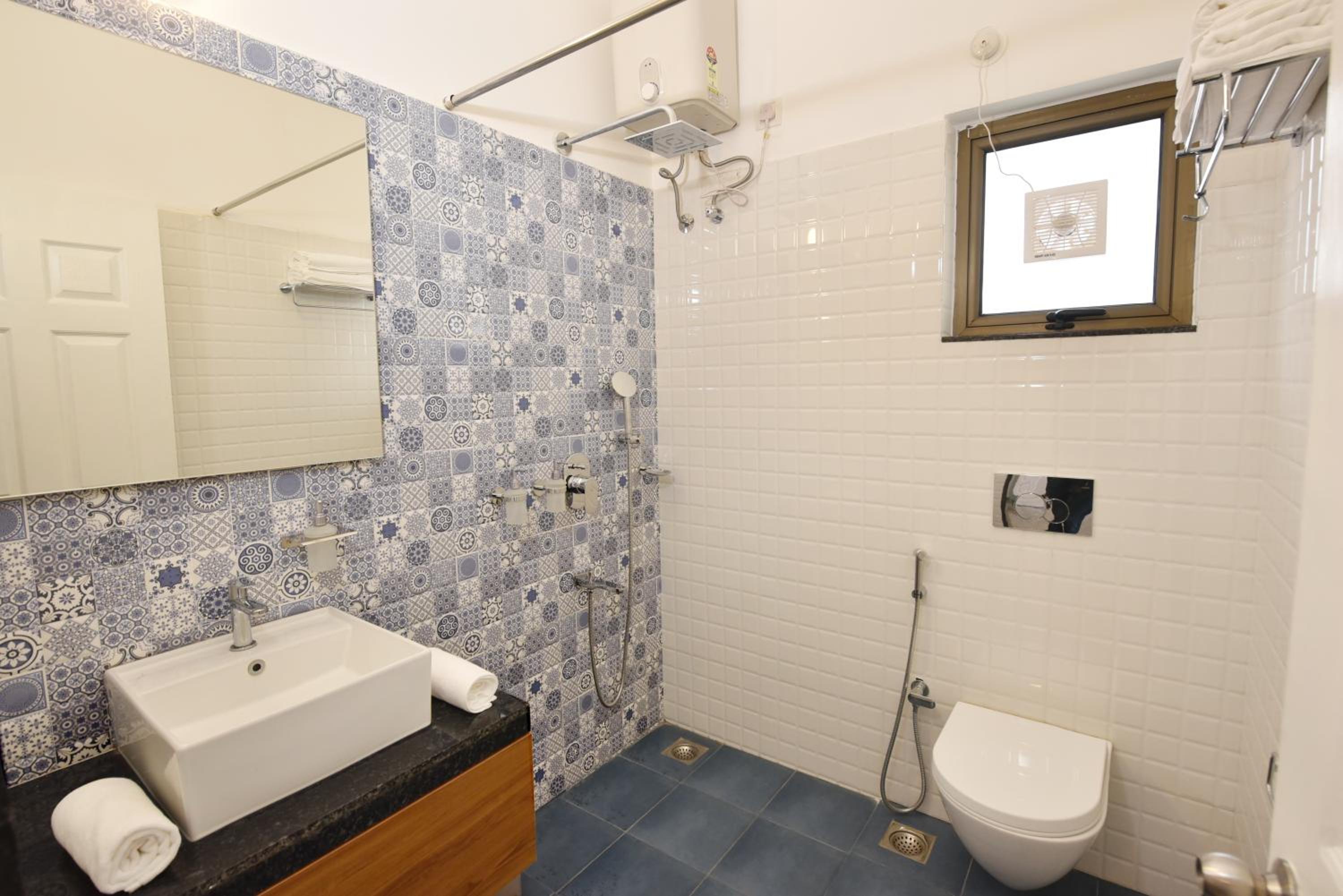 Lembranca Studios & Suites Near Famous FLOATING CASINOS of Goa