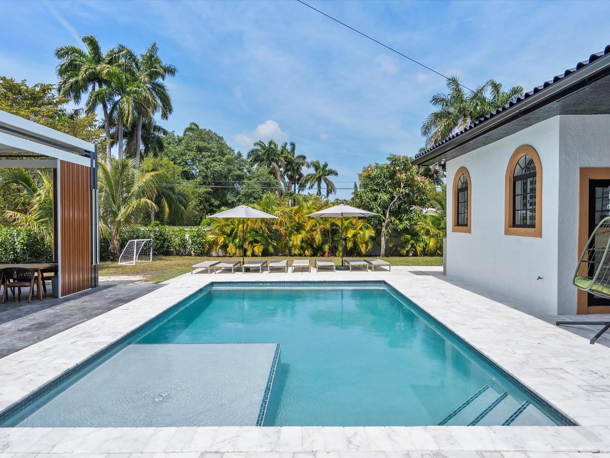 Villa ART Pool Golf Volleyball
