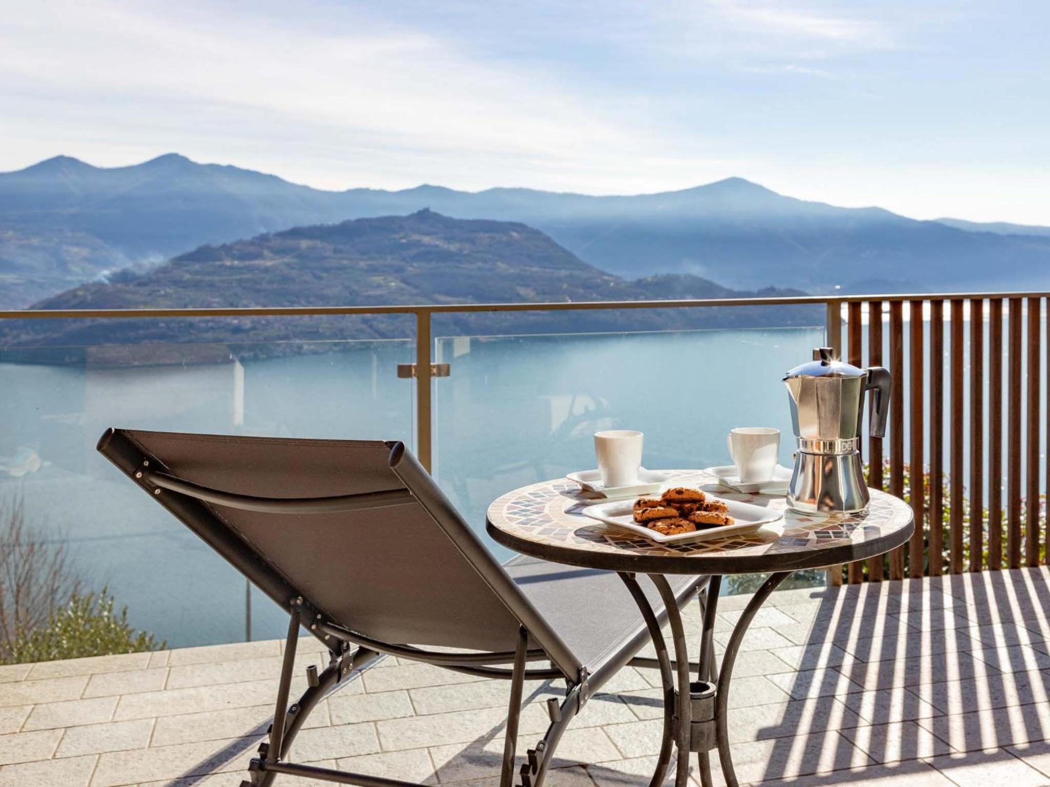 EnjoyIseoLake - Corinto - wonderful Lake front apartment photo 2
