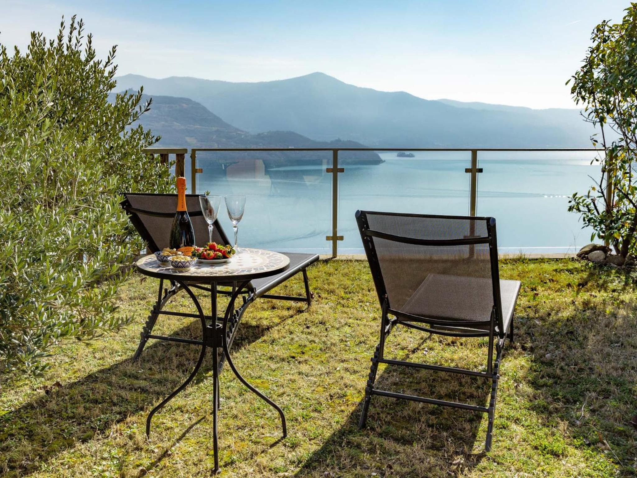 EnjoyIseoLake - Corinto - wonderful Lake front apartment photo 4