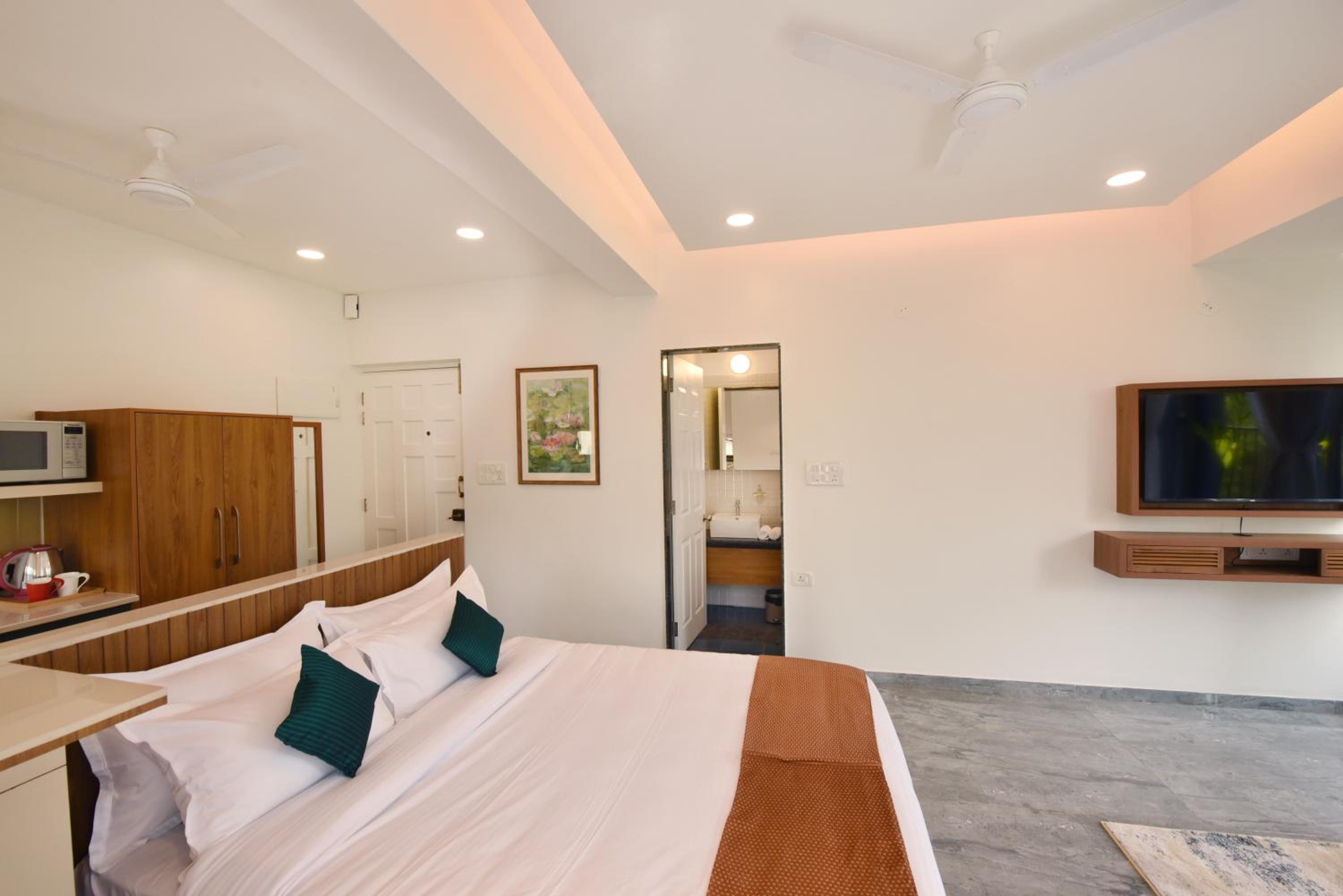 Lembranca Studios & Suites Near Famous FLOATING CASINOS of Goa