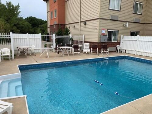 Holiday Inn Express - Wichita North - Park City by IHG