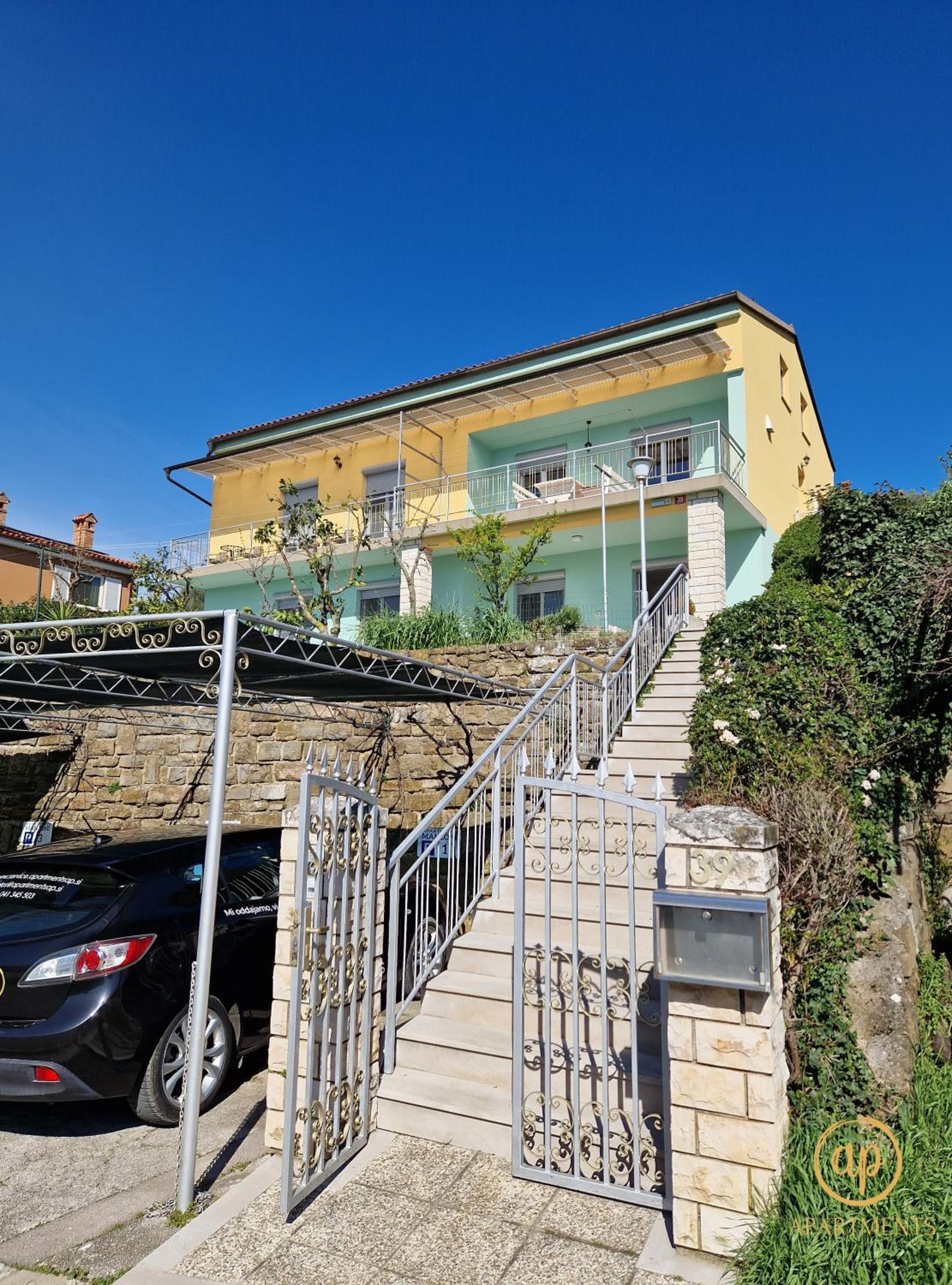 Seaview Apartments Manzoni view 2