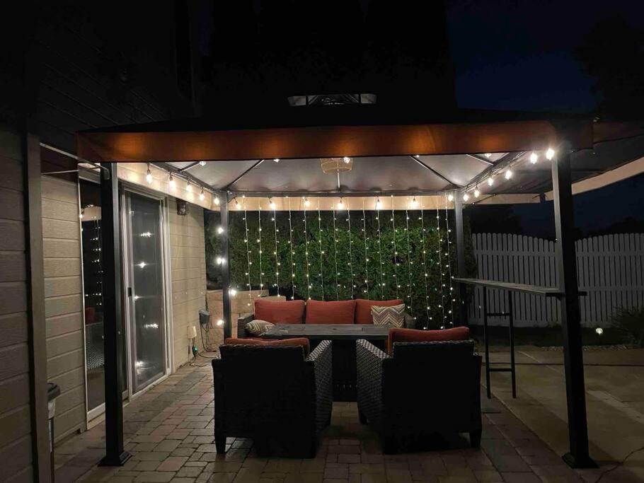 Hotel Spacious Pool House With Tons Of Amenities!