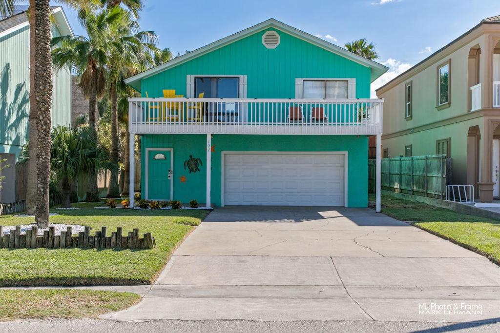 Hotel Sunny Daze by South Padre Resort Rentals - Image 1