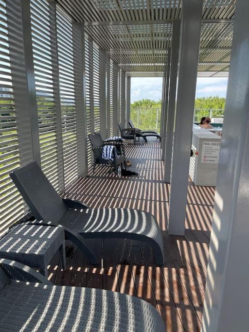Stunning Water View Apartment - Pool, Gym, Sauna.