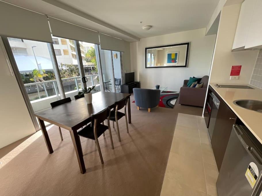 Stunning Water View Apartment - Pool, Gym, Sauna.