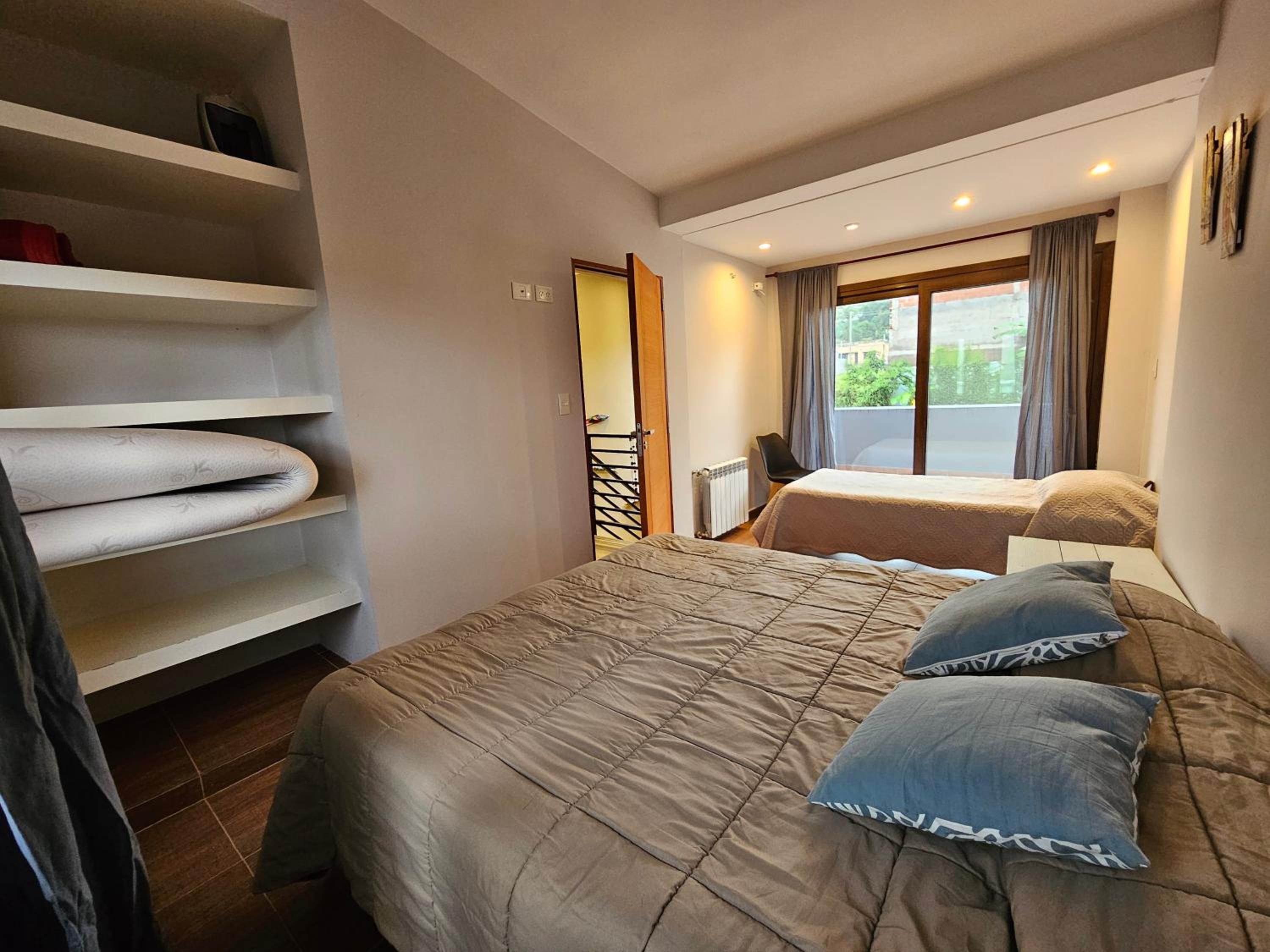 Casa Illia, hermosa casa de diseño en barrio Los Perales