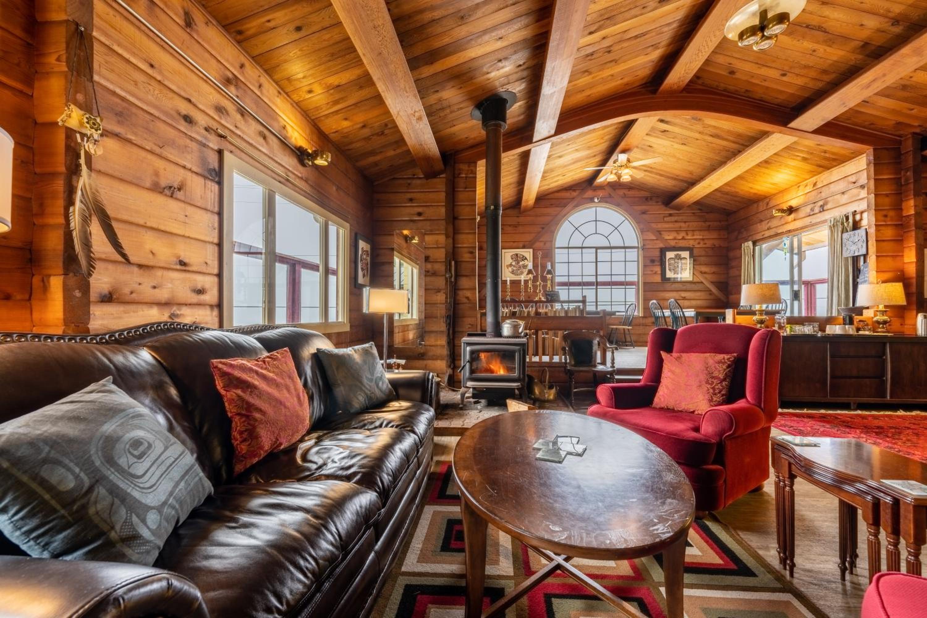 Alert Bay Lodge