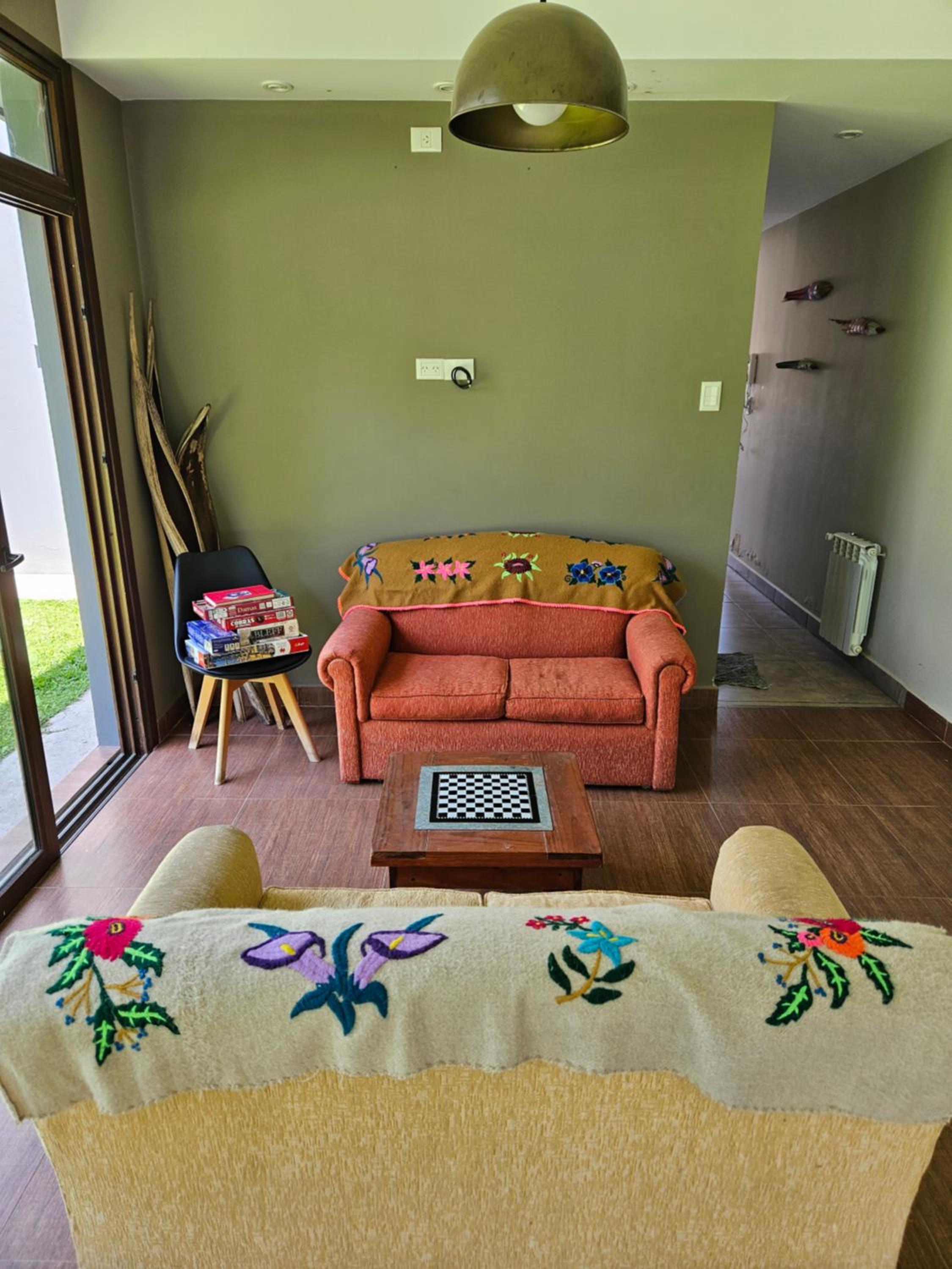 Casa Illia, hermosa casa de diseño en barrio Los Perales