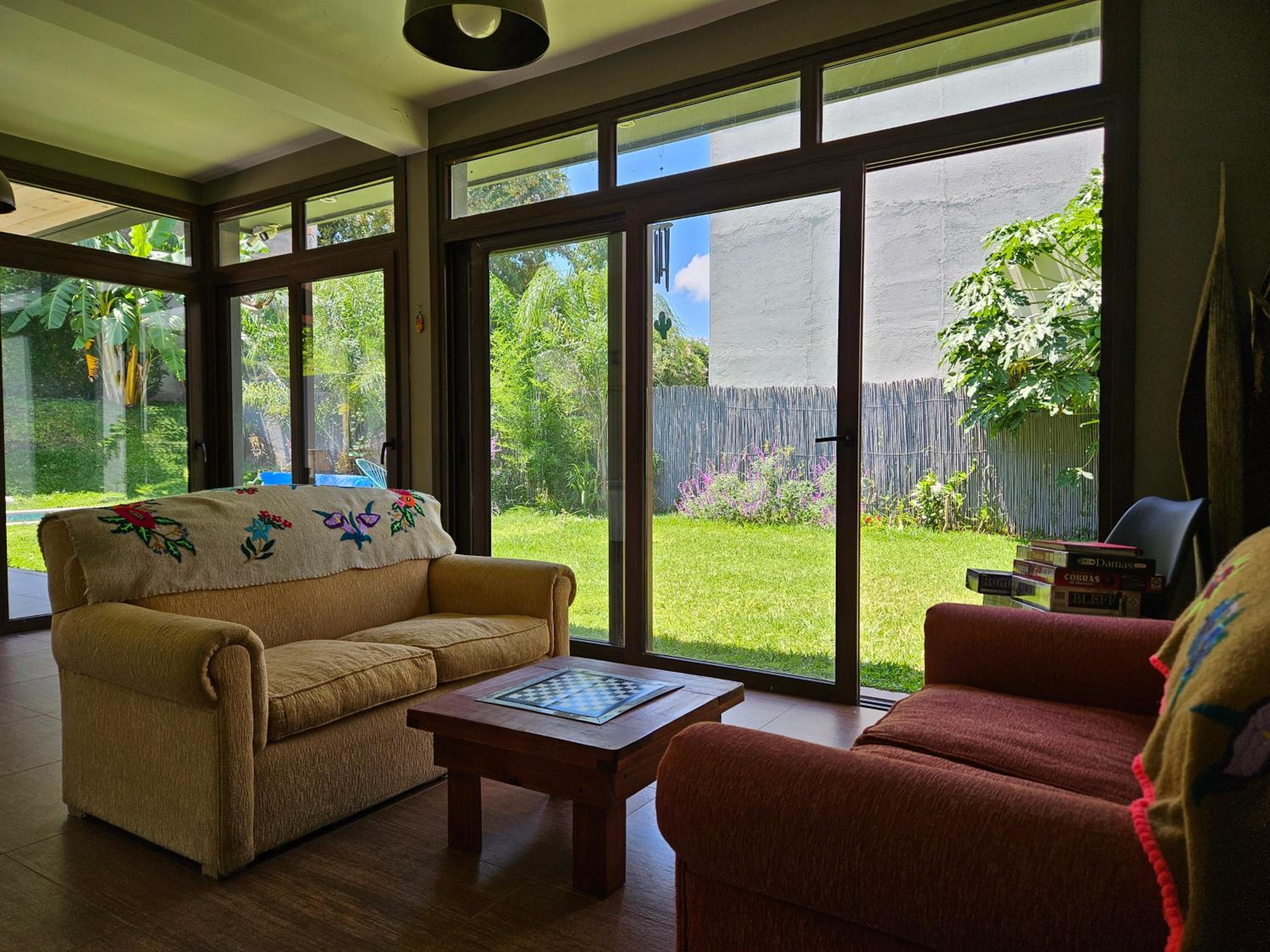 Casa Illia, hermosa casa de diseño en barrio Los Perales