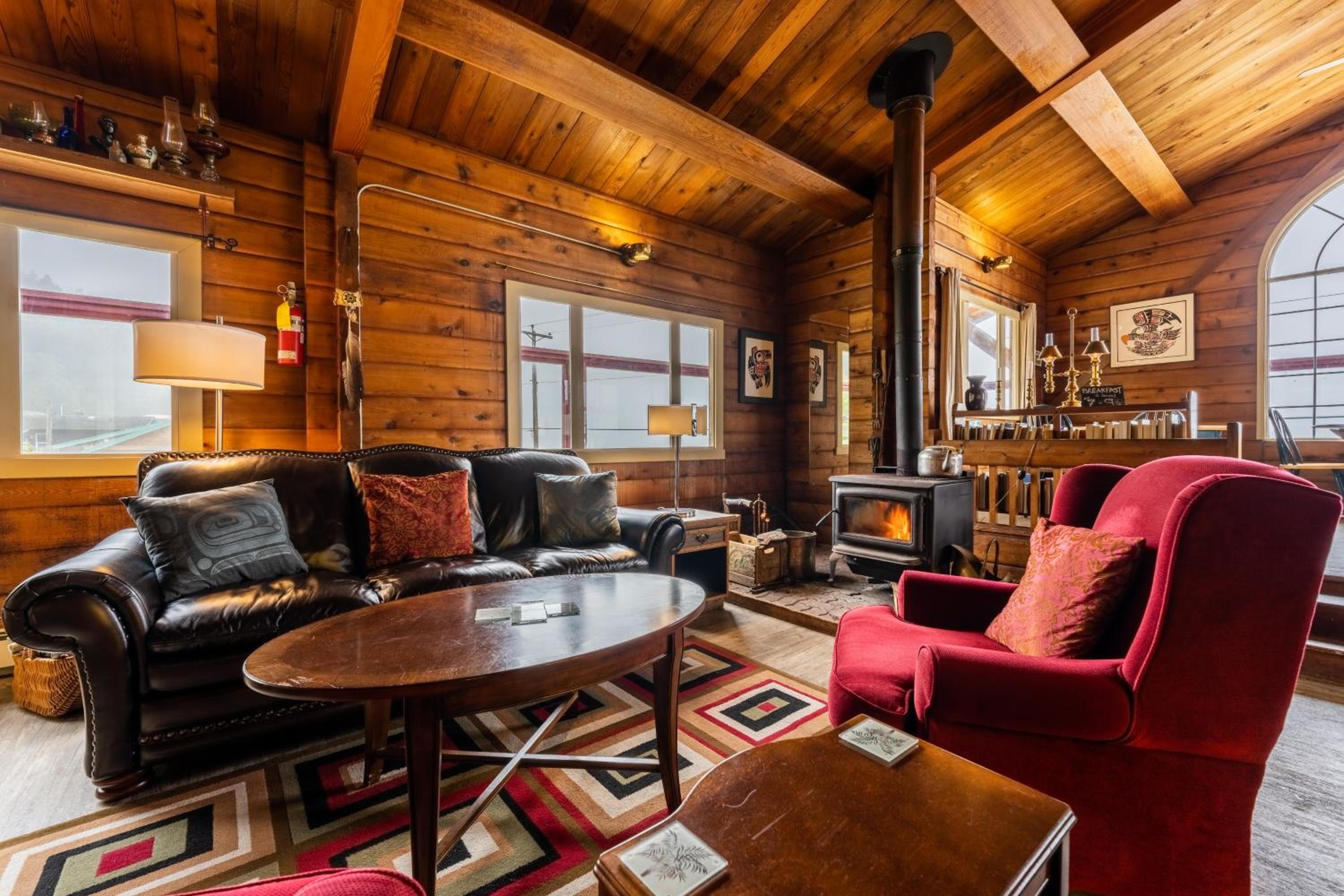 Alert Bay Lodge