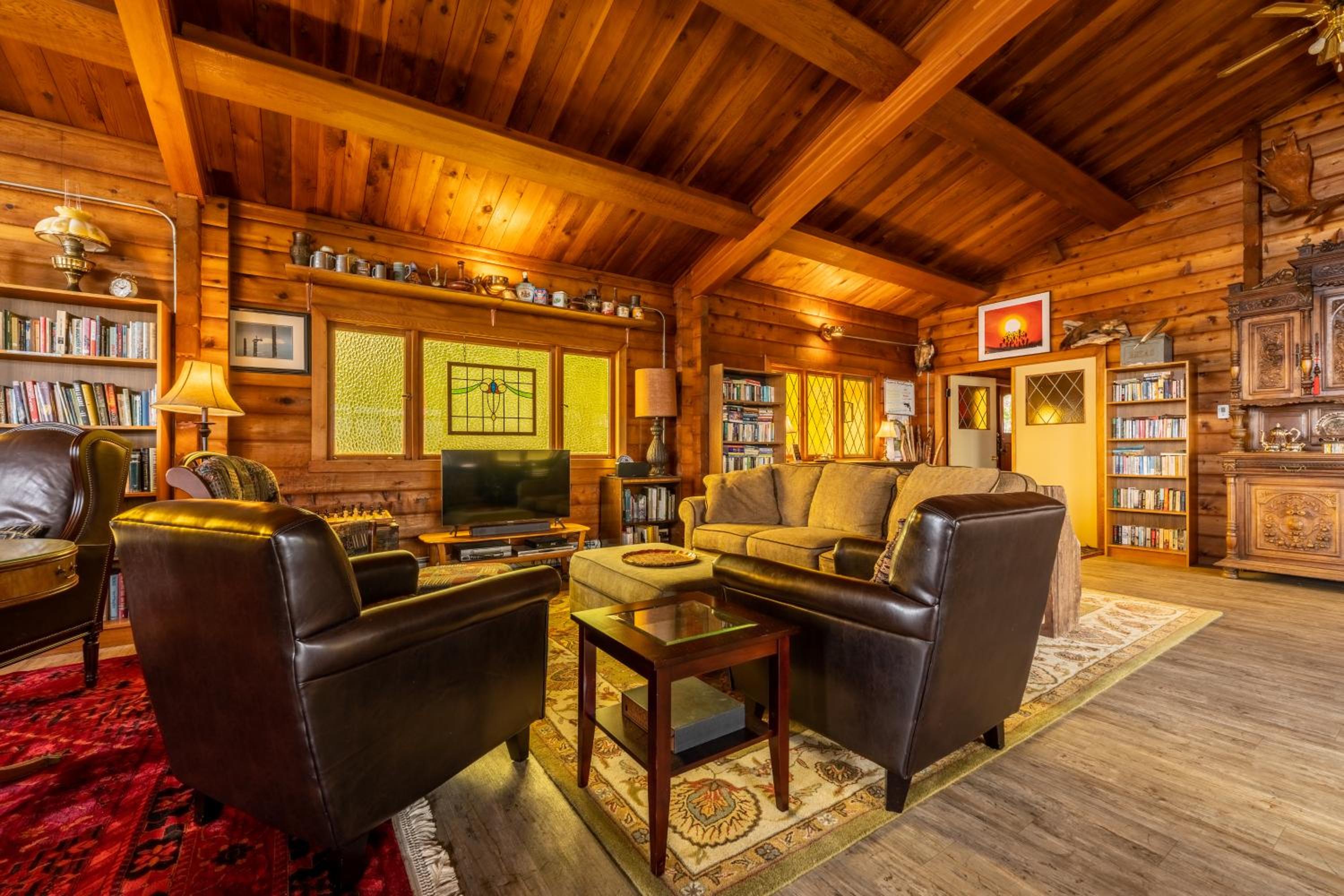 Alert Bay Lodge