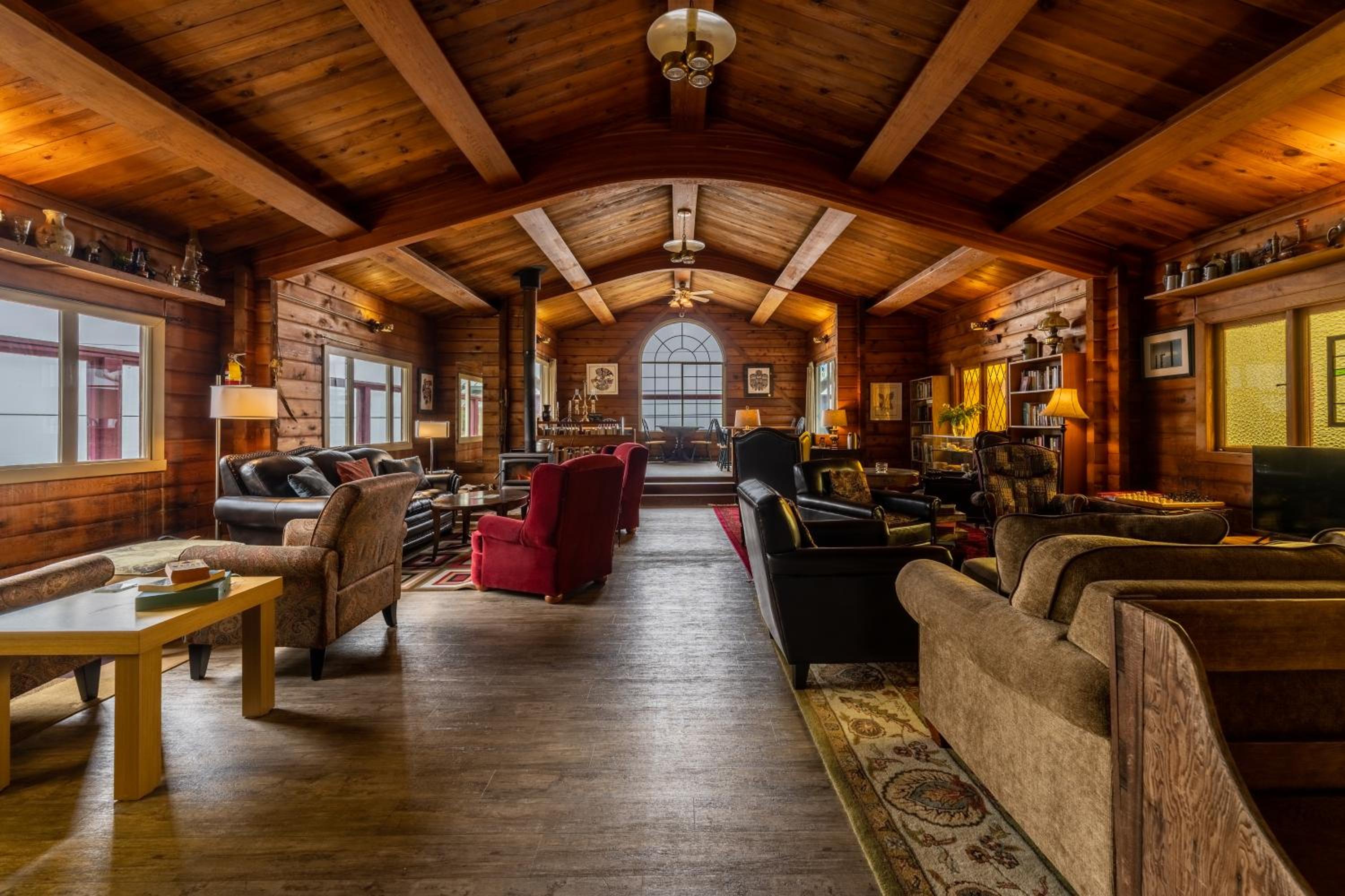 Alert Bay Lodge