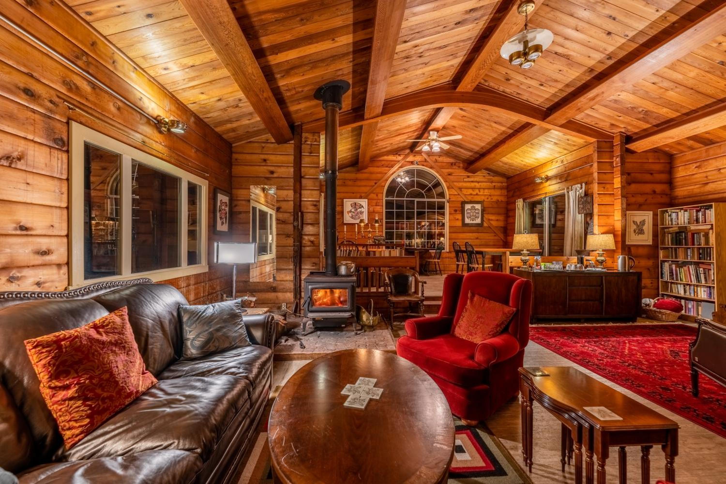 Alert Bay Lodge