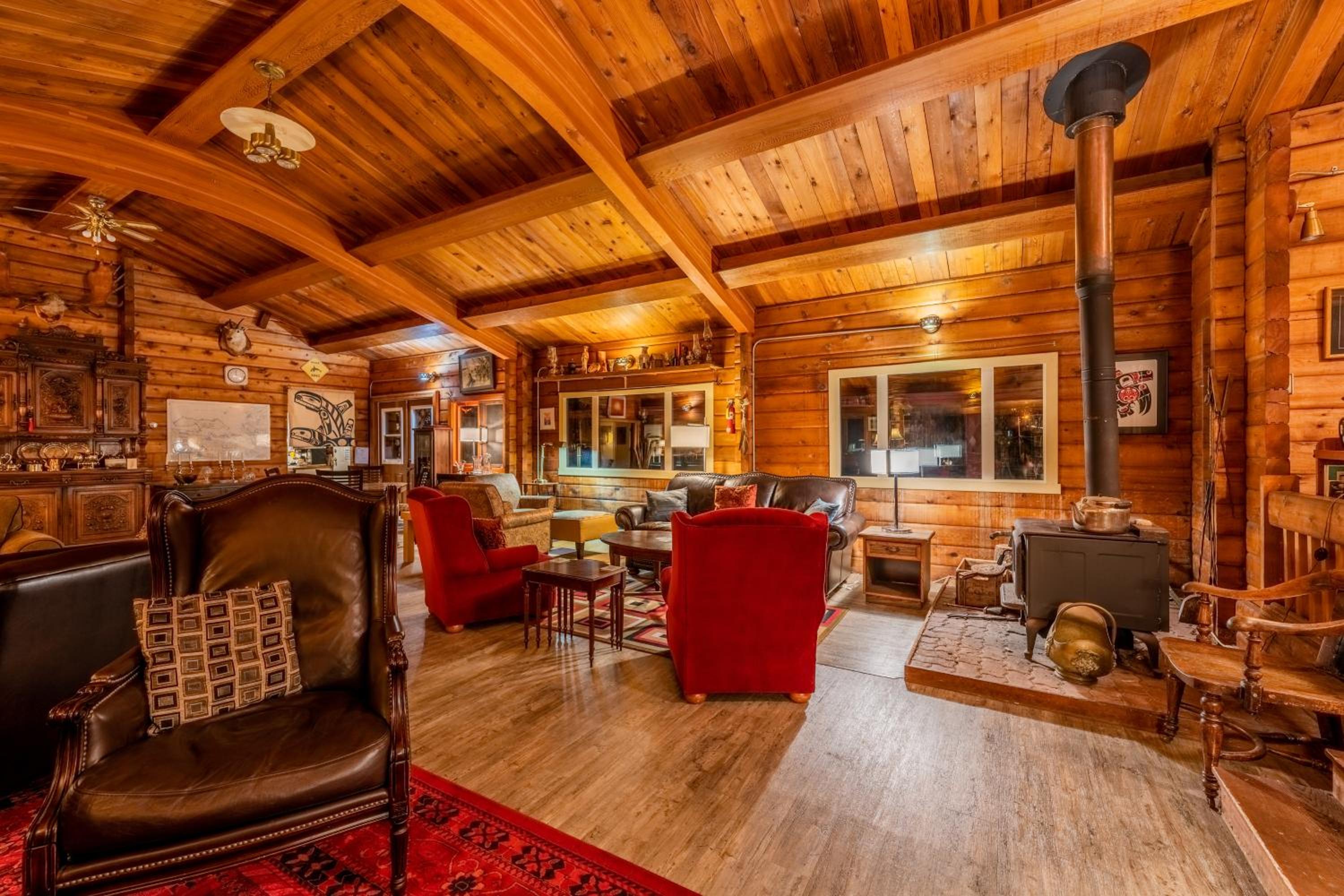Alert Bay Lodge