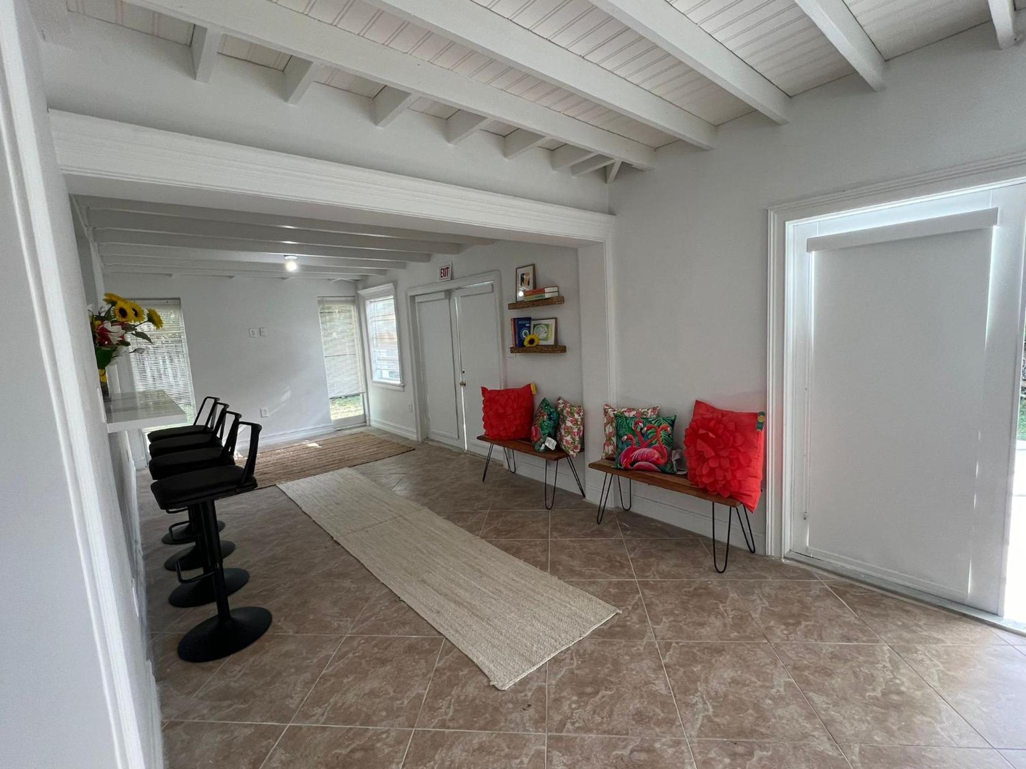 Entire home in Biscayne Park, Florida view 4