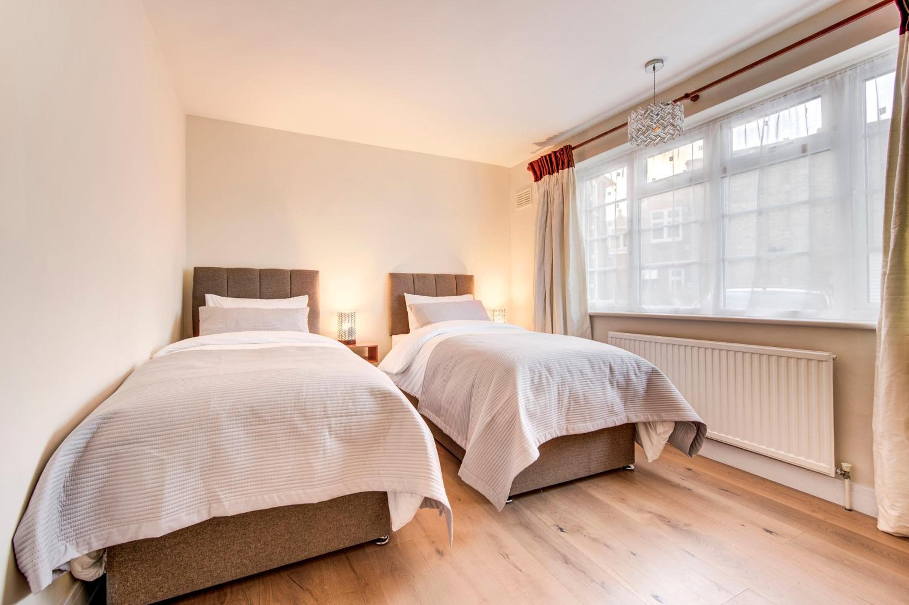 Modern flat near Pitshanger Park