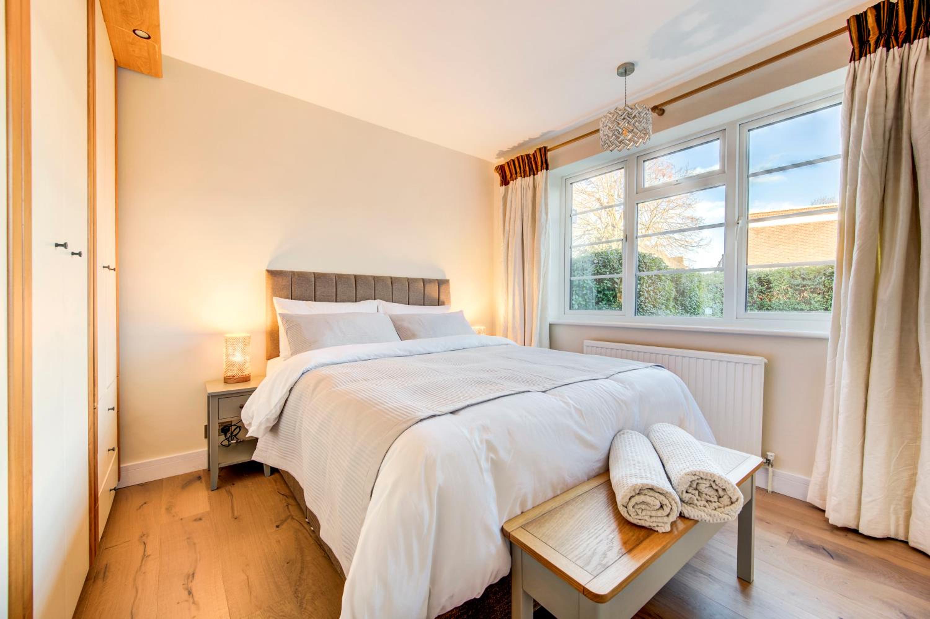Modern flat near Pitshanger Park