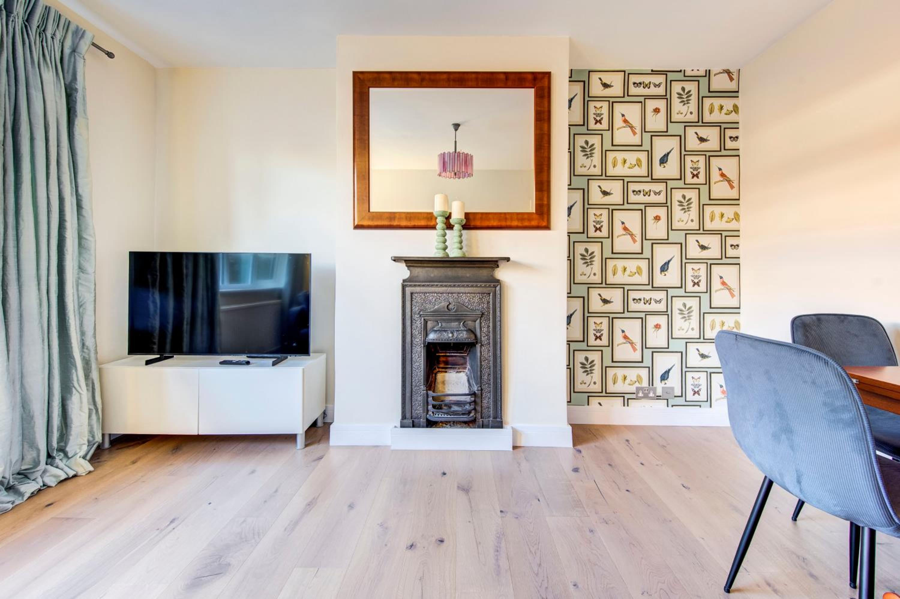 Modern flat near Pitshanger Park