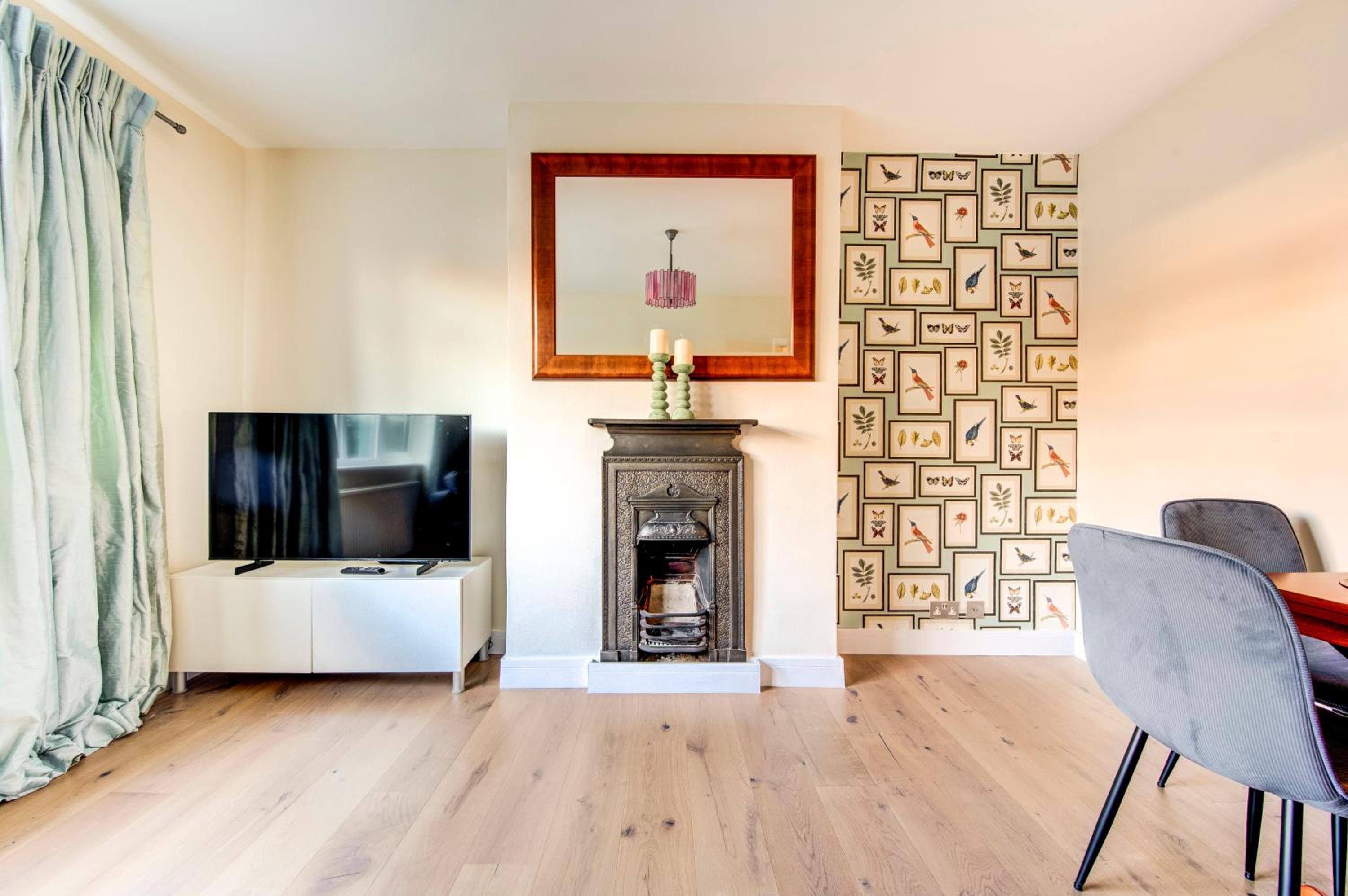 Modern flat near Pitshanger Park