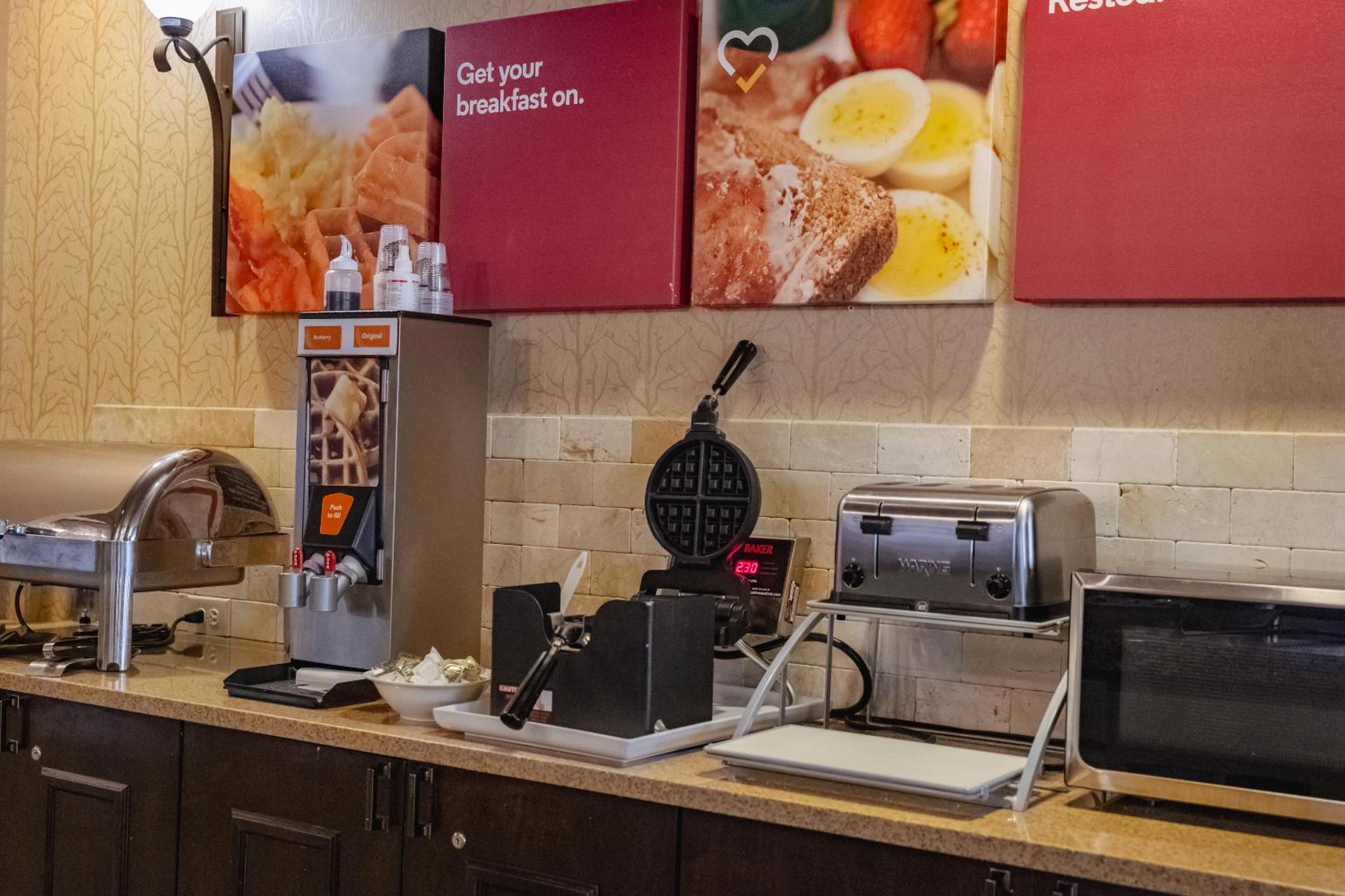 Russell Inn and Suites - Property Image 5