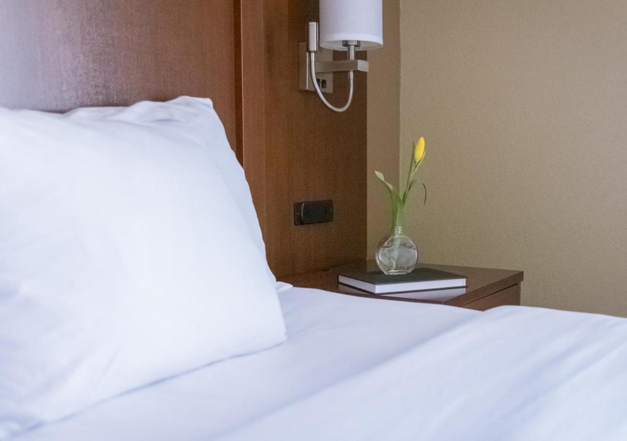 Russell Inn and Suites - Property Image 3