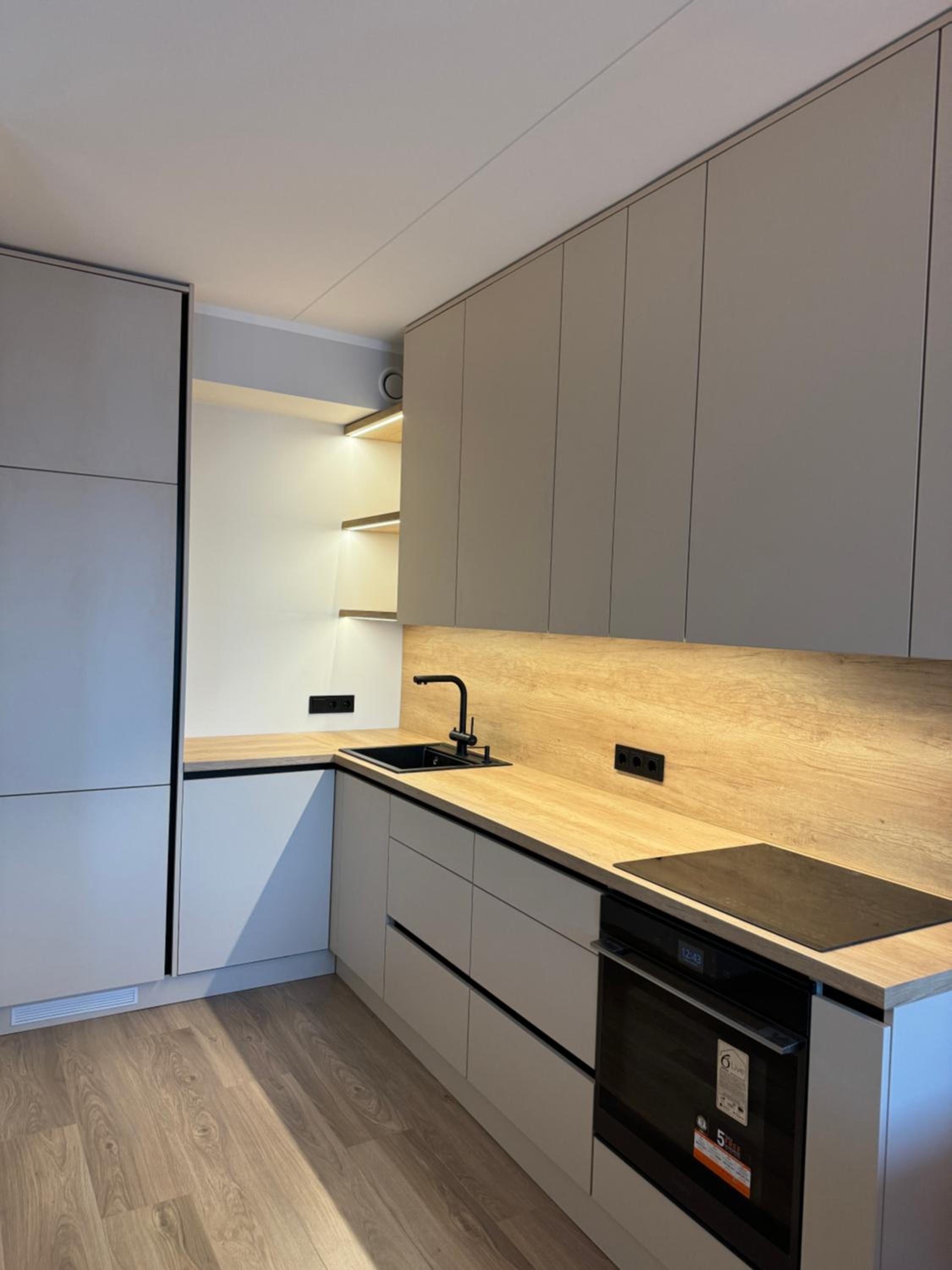 Modern 4-Room compact flat with parking in Riga view 4