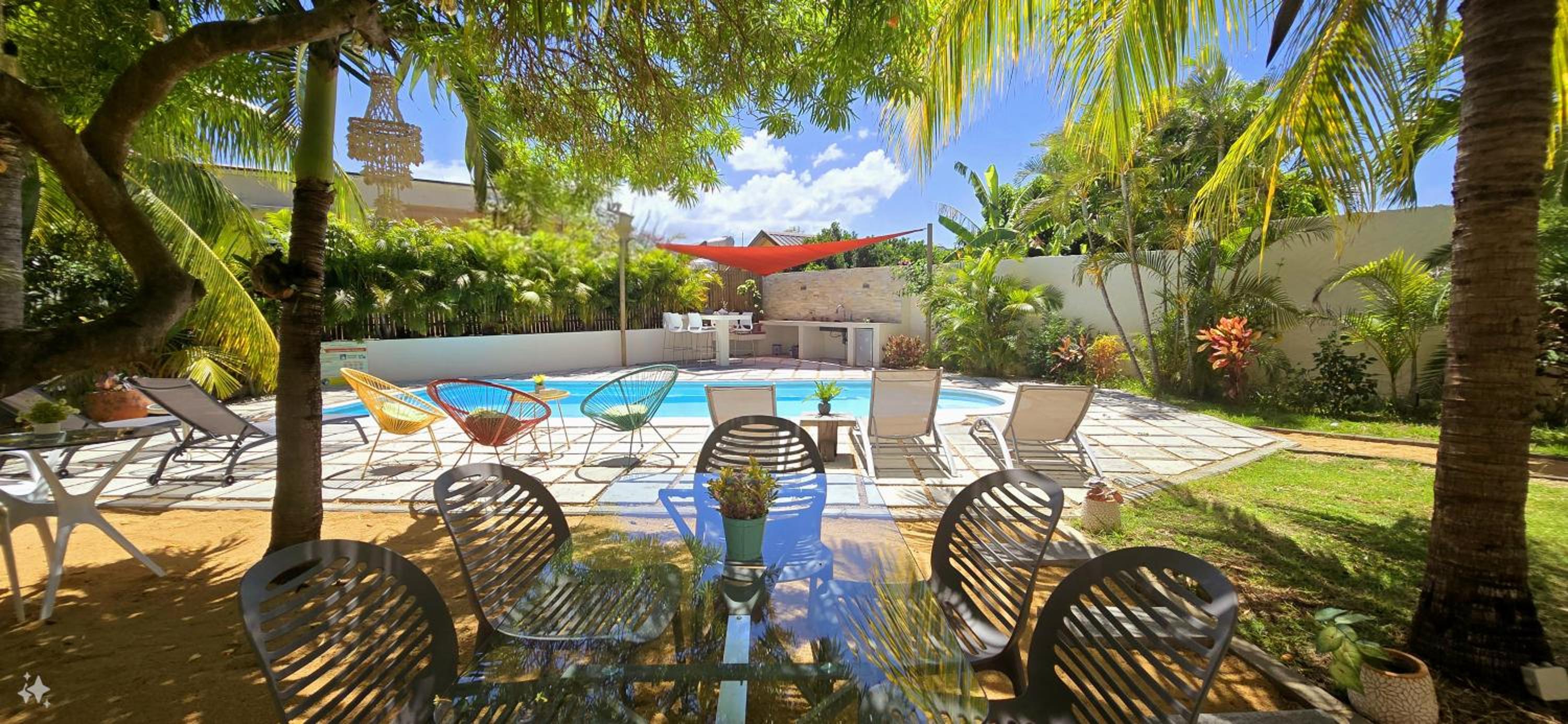 LAKAZ DEL SOL - Elegant apartments with luxurious garden, pool and barbecue area - Tourism Permit Certified photo 4