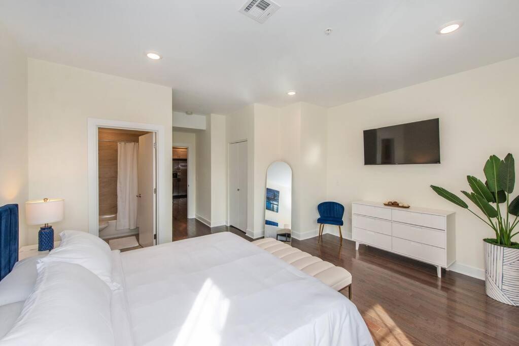 Modern Condo-NYC@Fingertips