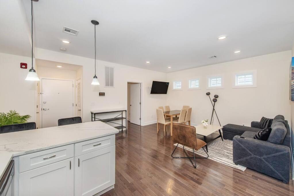 Modern Condo-NYC@Fingertips