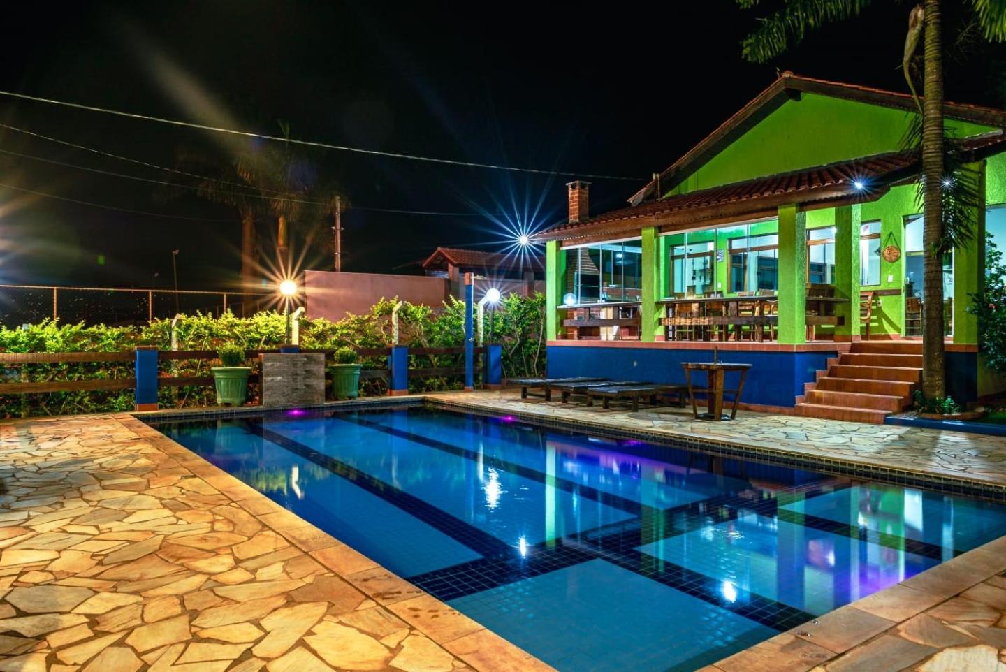 CHÁCARA TOP, com VISTA das Montanhas, PISCINA, PET FRIENDLY,, ESTACIONAMENTO ,Wi-Fi 213 Mbps