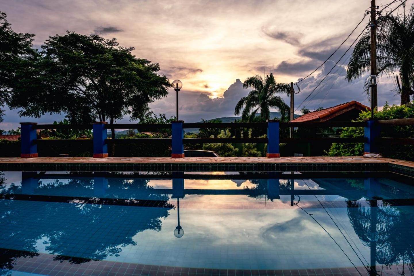 CHÁCARA TOP, com VISTA das Montanhas, PISCINA, PET FRIENDLY,, ESTACIONAMENTO ,Wi-Fi 213 Mbps