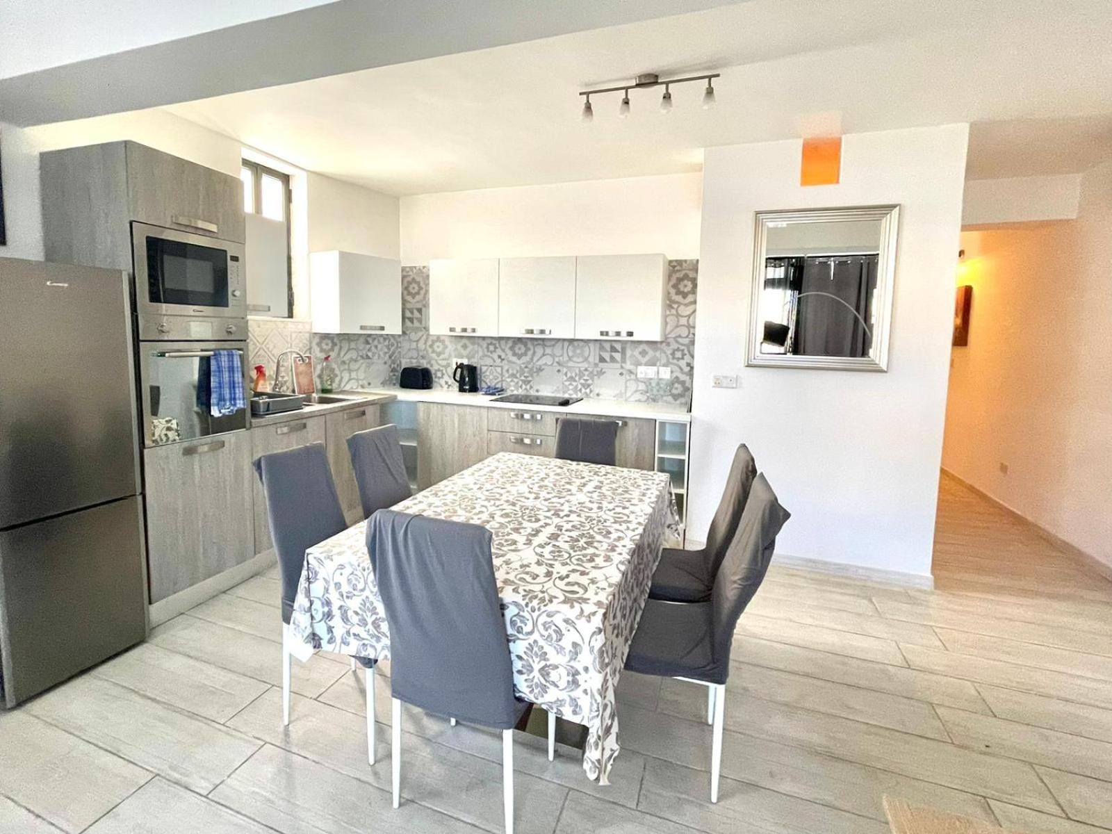 Sea Salt - Seafront Maisonette view 5