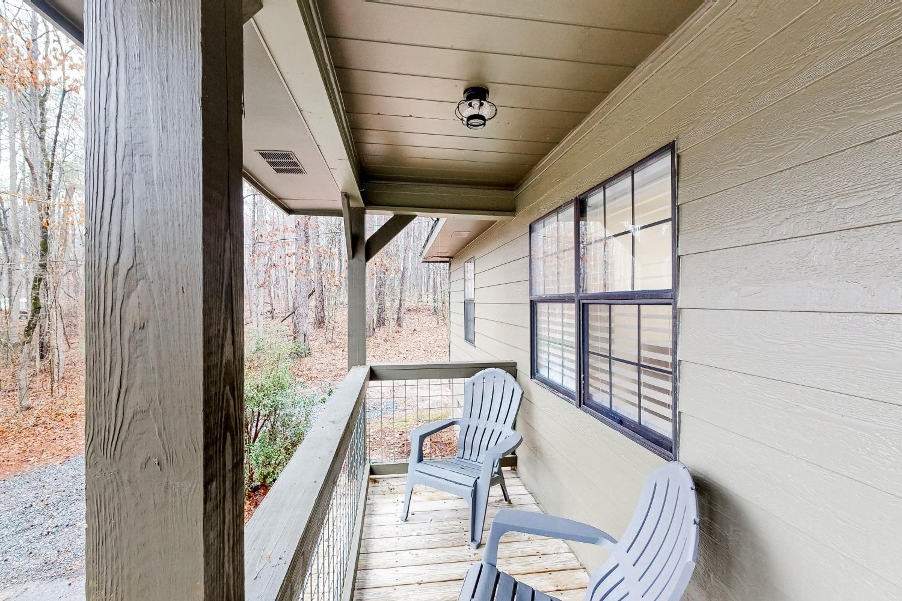 Dogs Welcome! Big Oak Hideaway Near Lake Martin