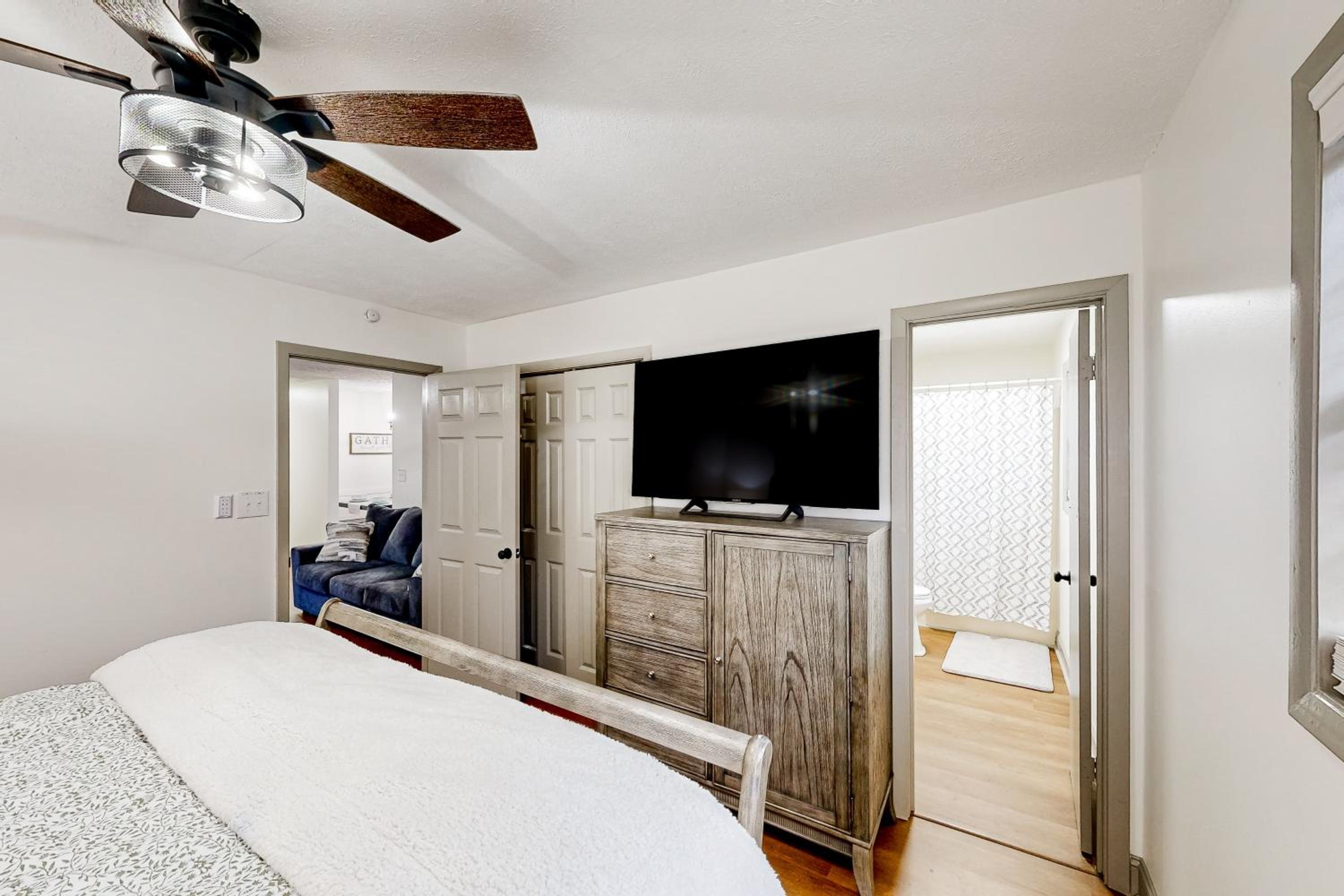 Dogs Welcome! Big Oak Hideaway Near Lake Martin