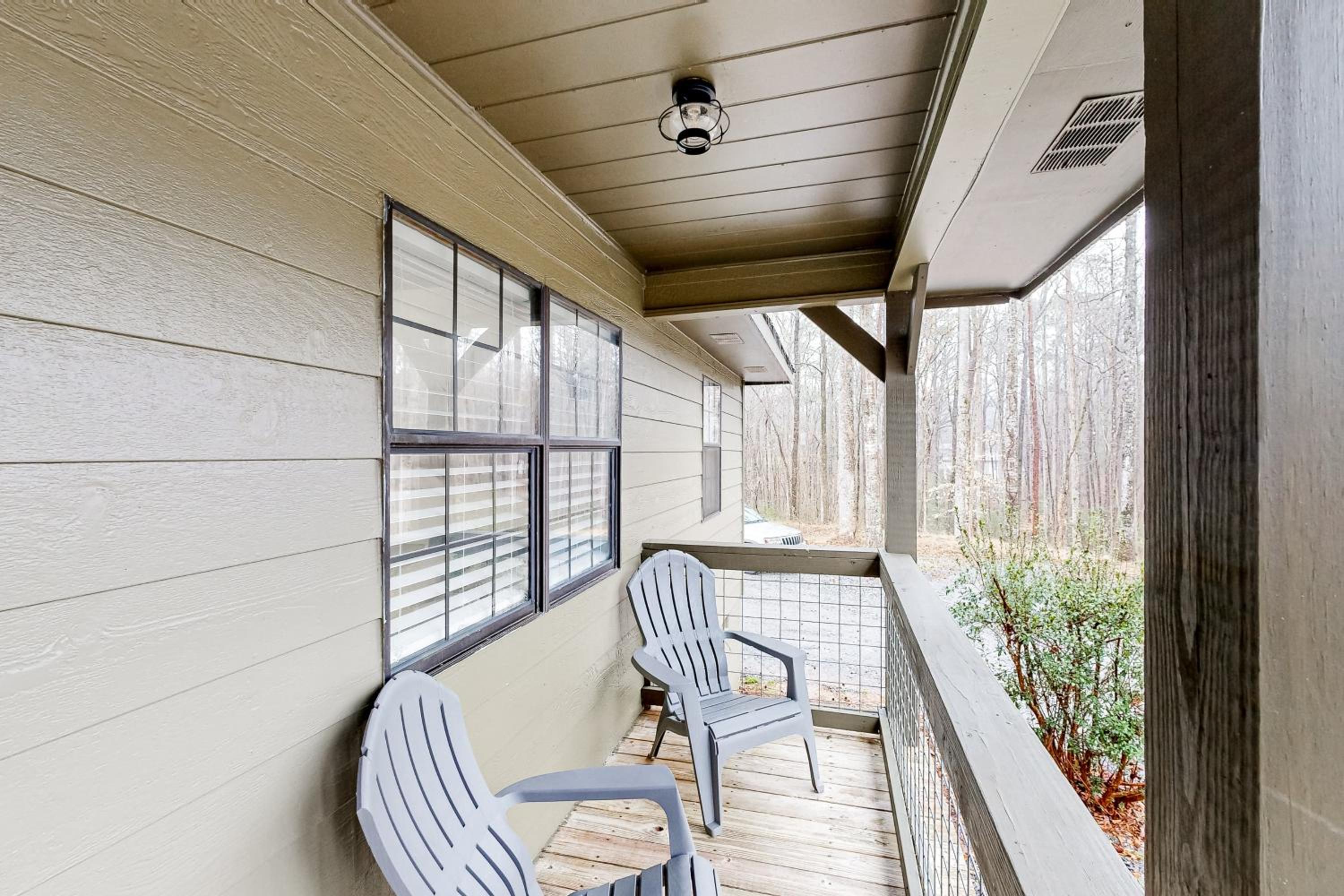 Dogs Welcome! Big Oak Hideaway Near Lake Martin