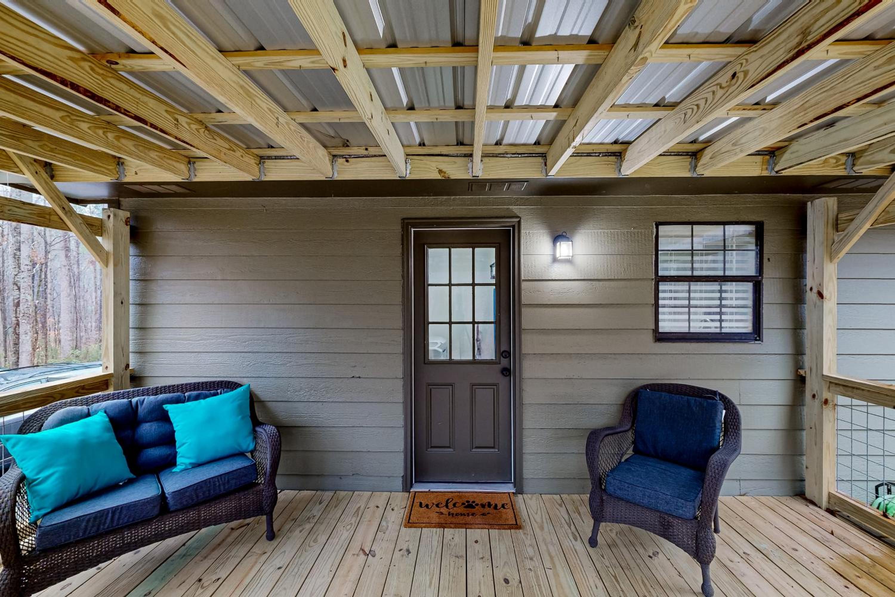 Dogs Welcome! Big Oak Hideaway Near Lake Martin